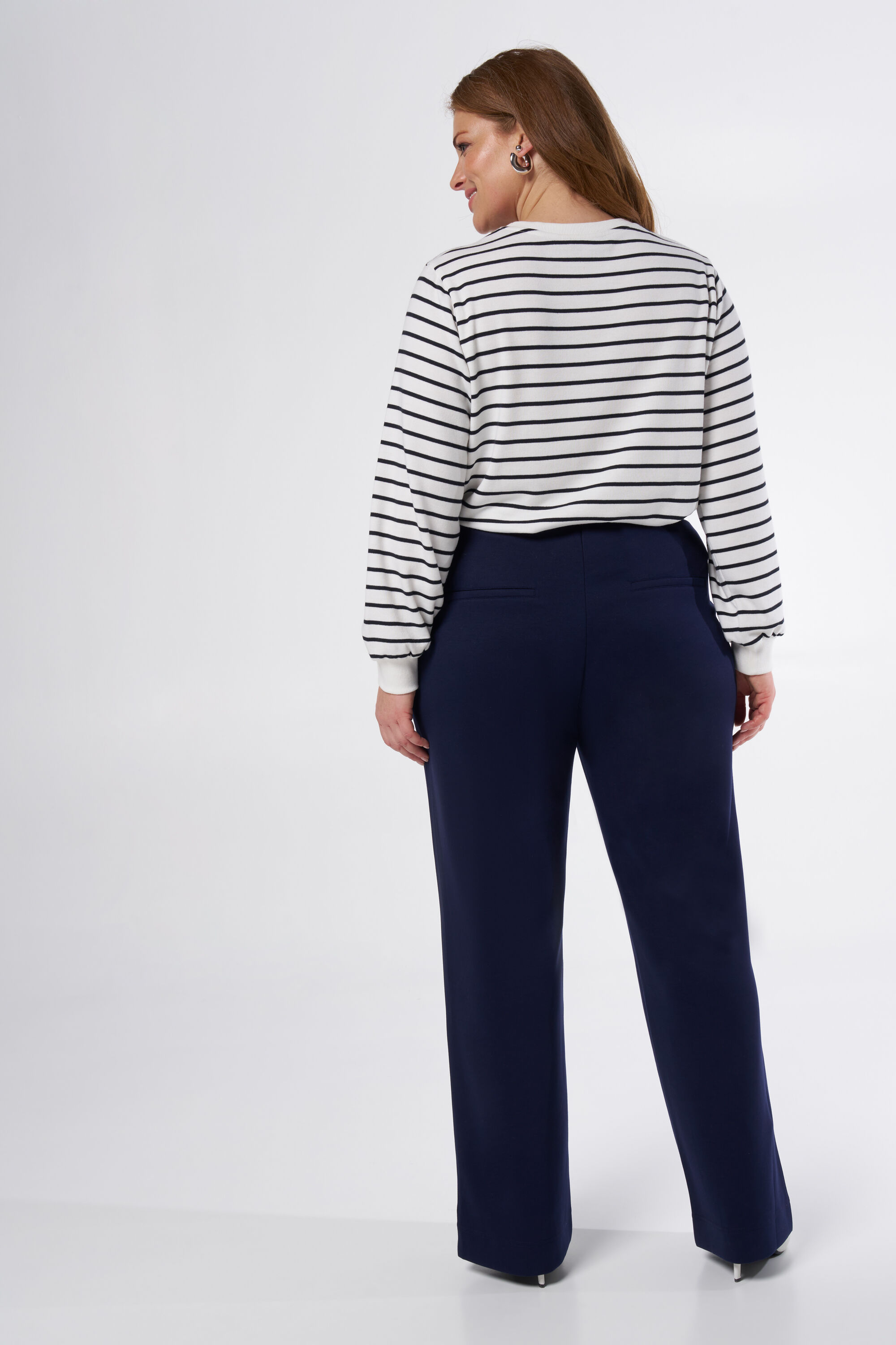 Jeans mit Ziernaht  image number 3