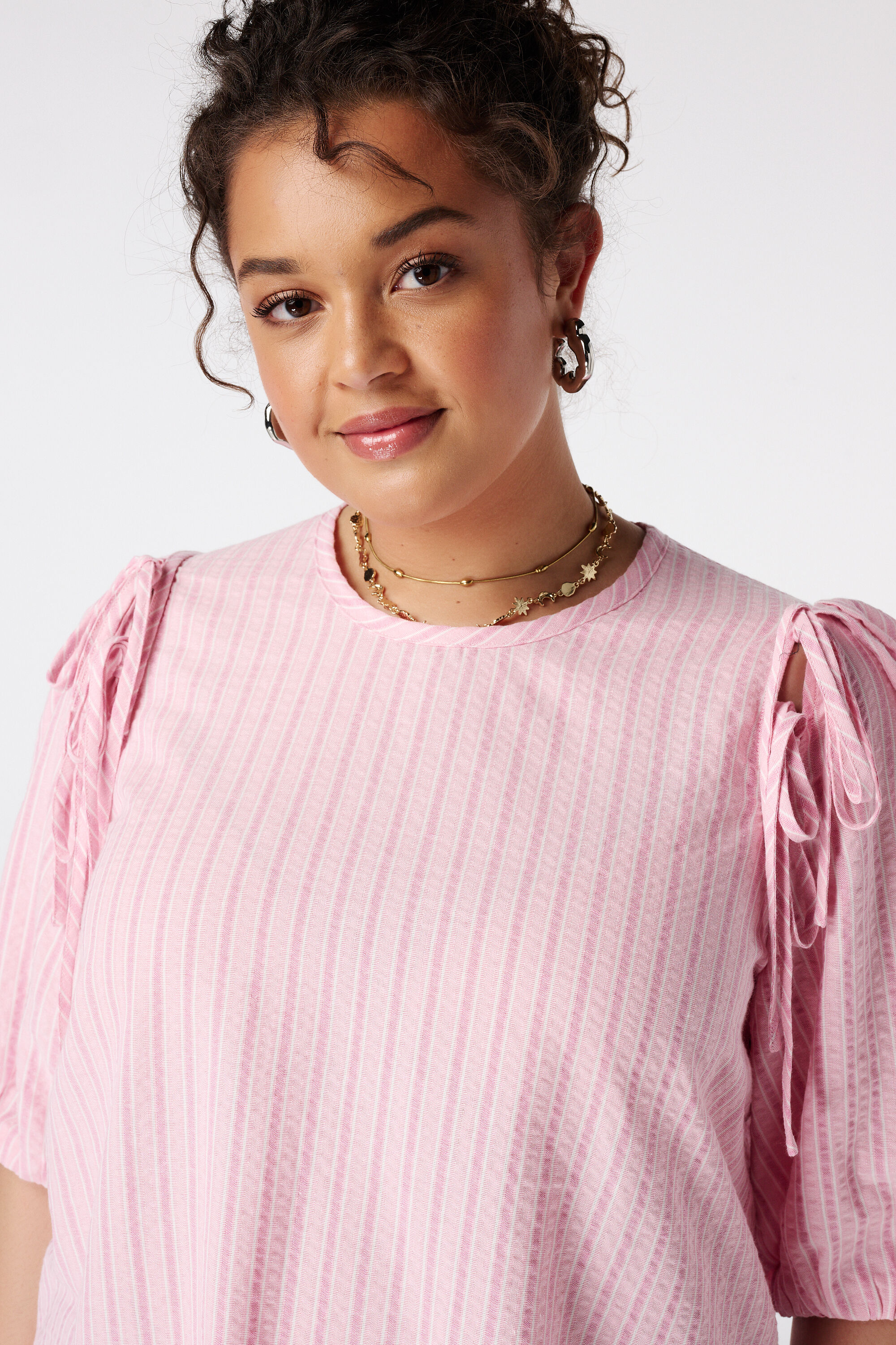 Bluse mit Schleifen image number 4