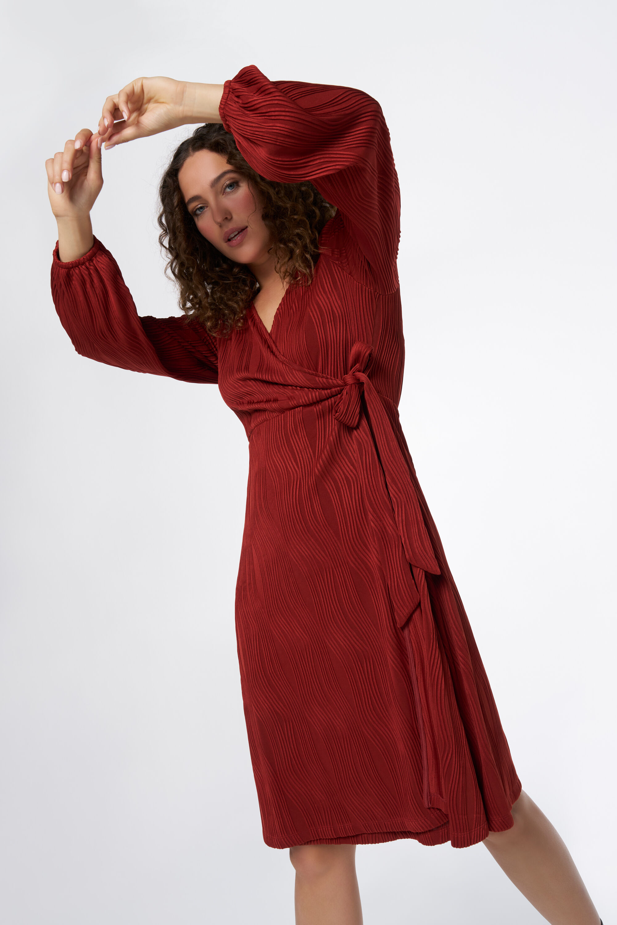 Texturiertes Wickelkleid image number 6