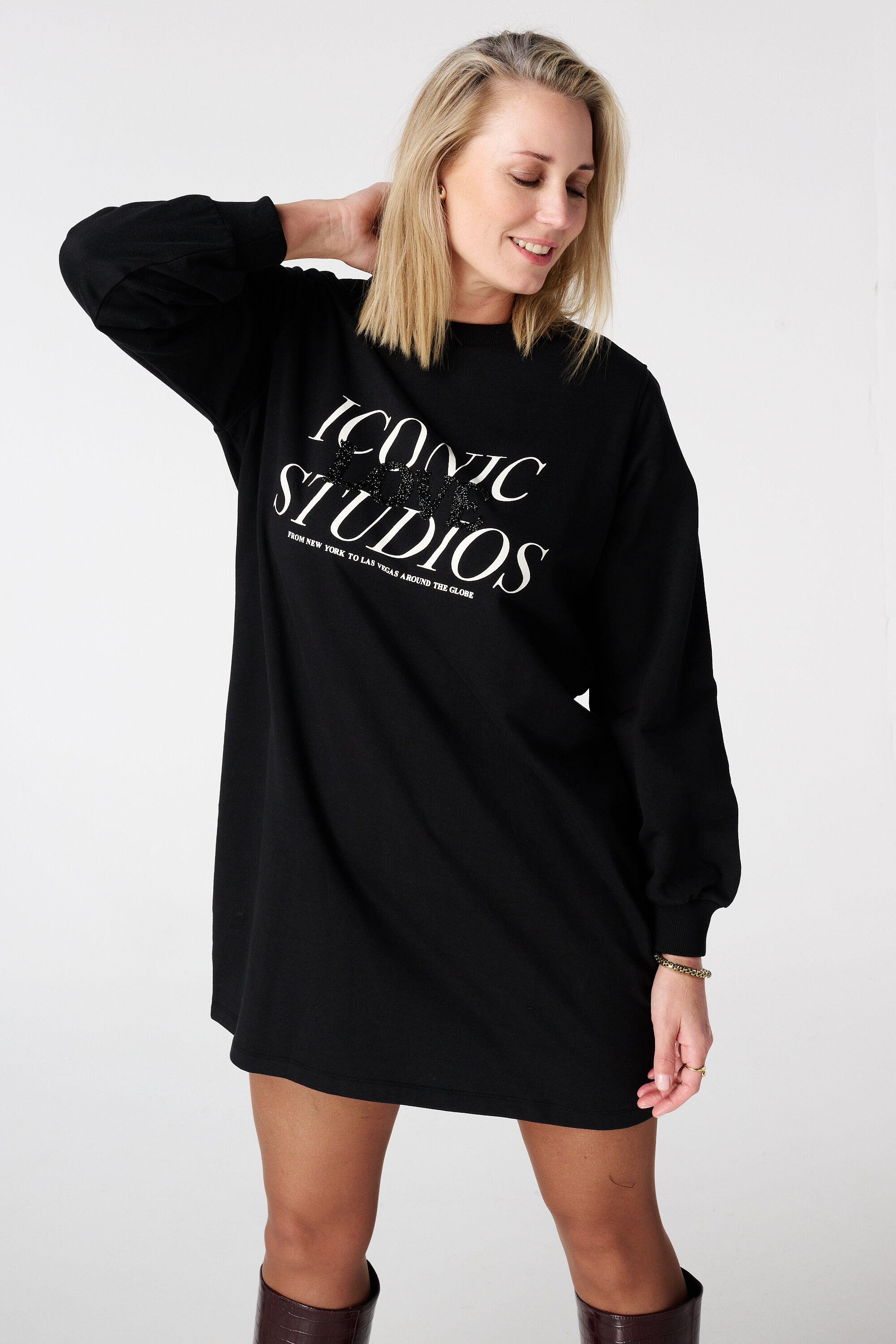 Sweaterkleid mit Glitzertext-Verzierung image number 5