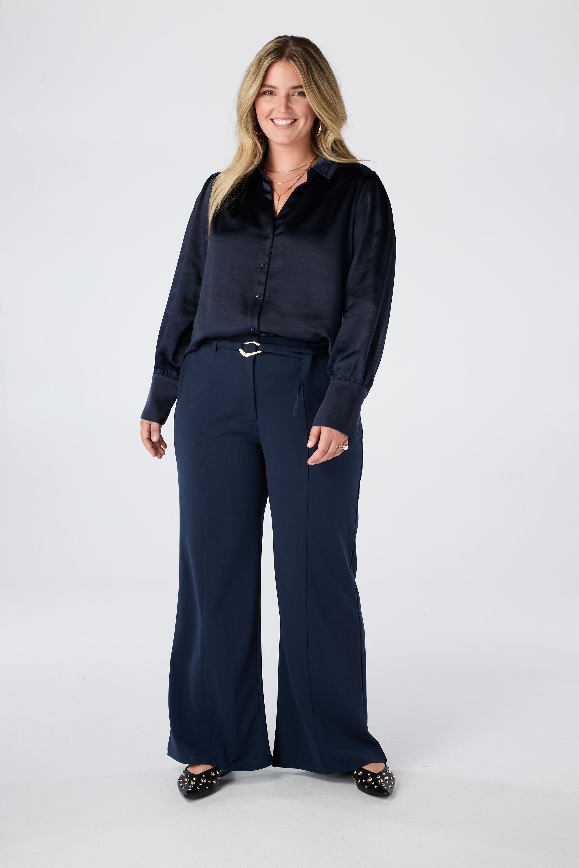 Gerade Hose mit G&uuml;rtel
