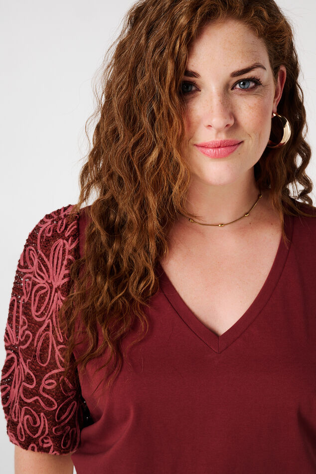 T-Shirt mit bestickten Ärmeln image number 4