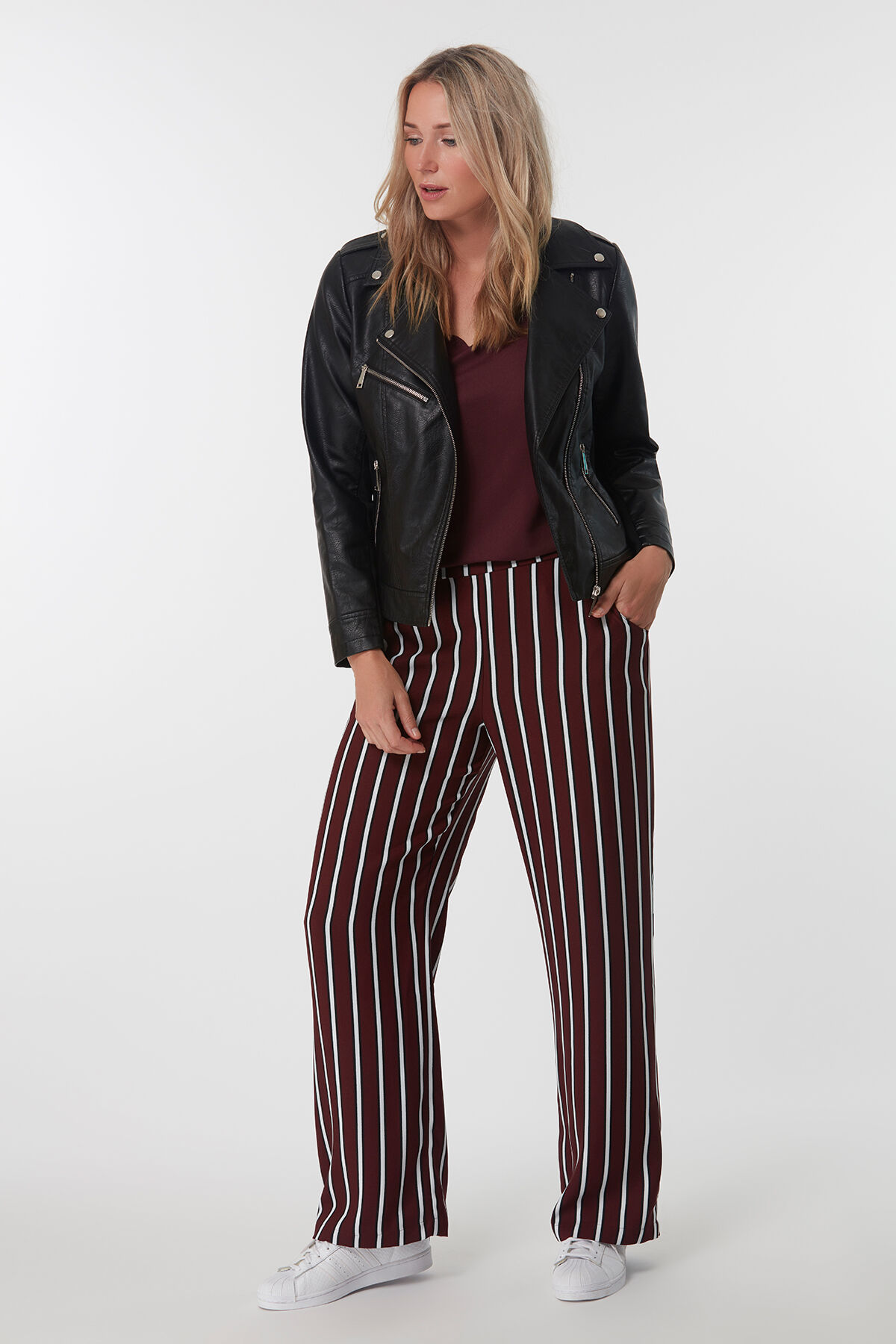 Gestreifte Hose mit weitem Bein image number 5