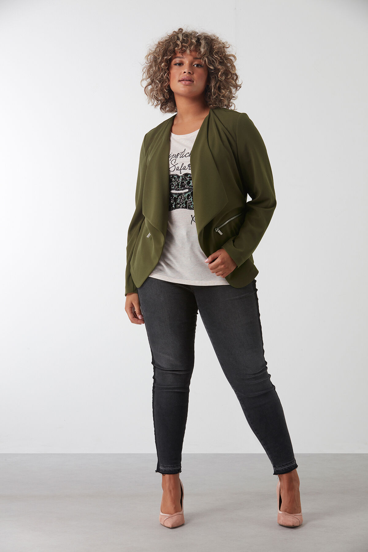 Kurze Jacke mit dekorativen Rei&szlig;verschl&uuml;ssen image number 3