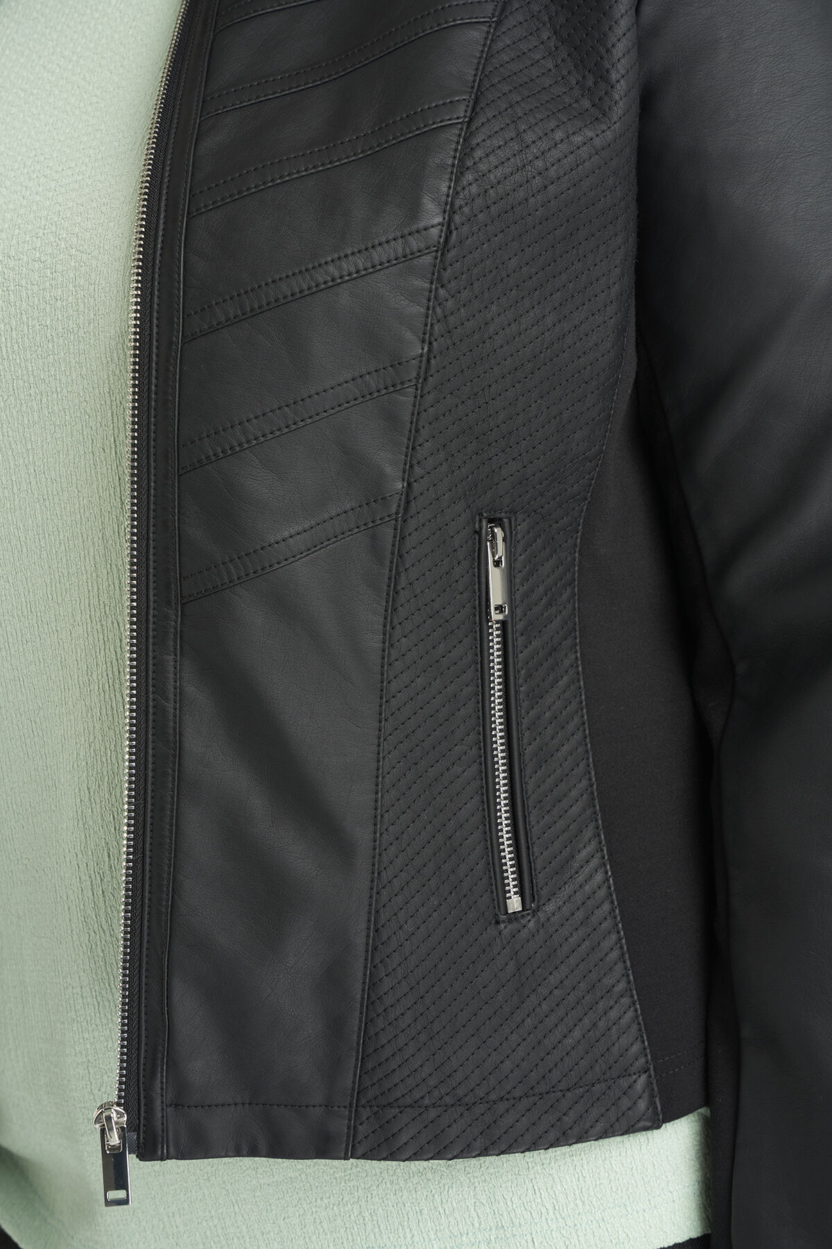 Biker-Jacke aus Kunstleder mit rundem Kragen image number 4