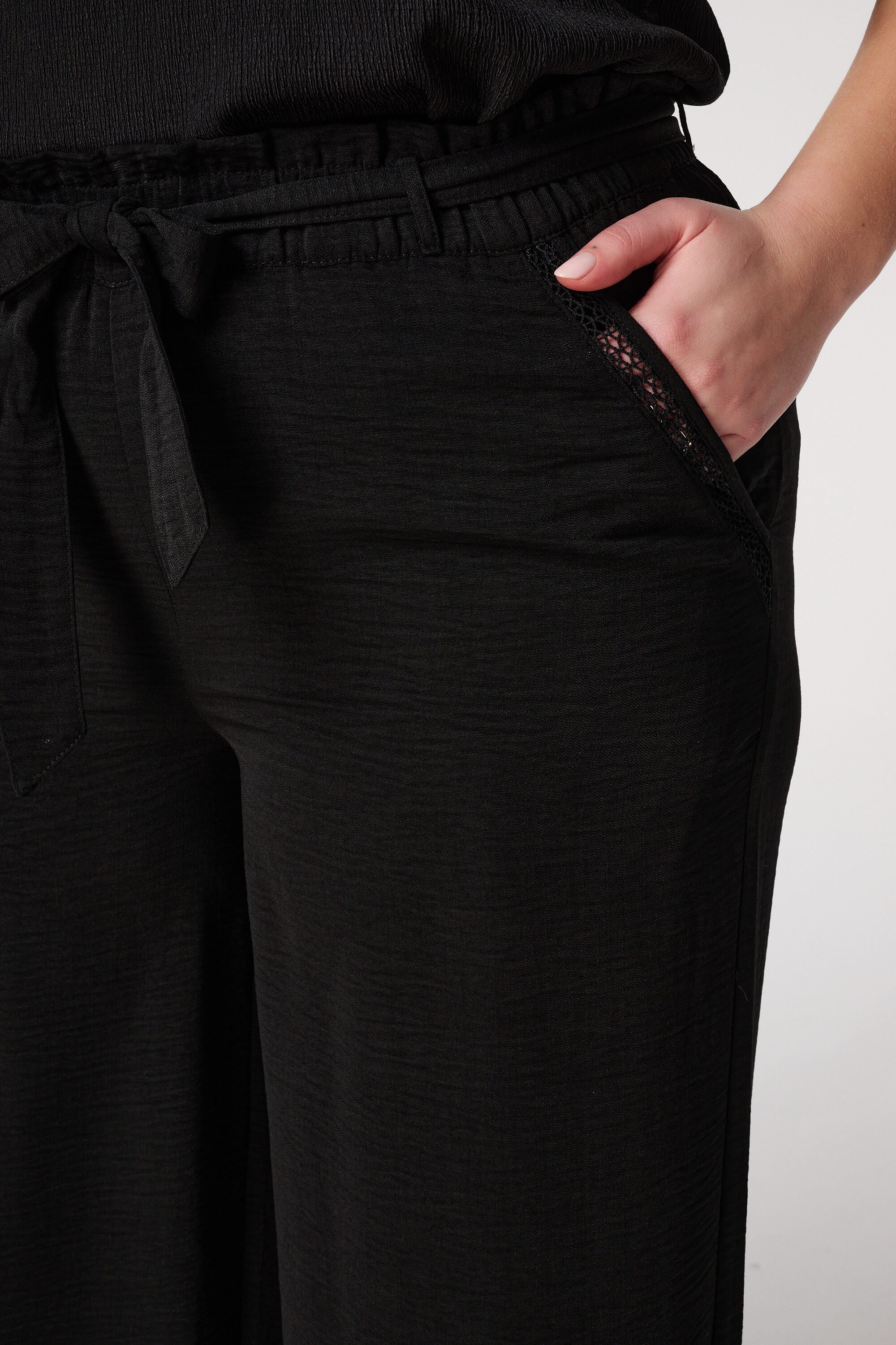 Hose mit elastischem Bund image number 4