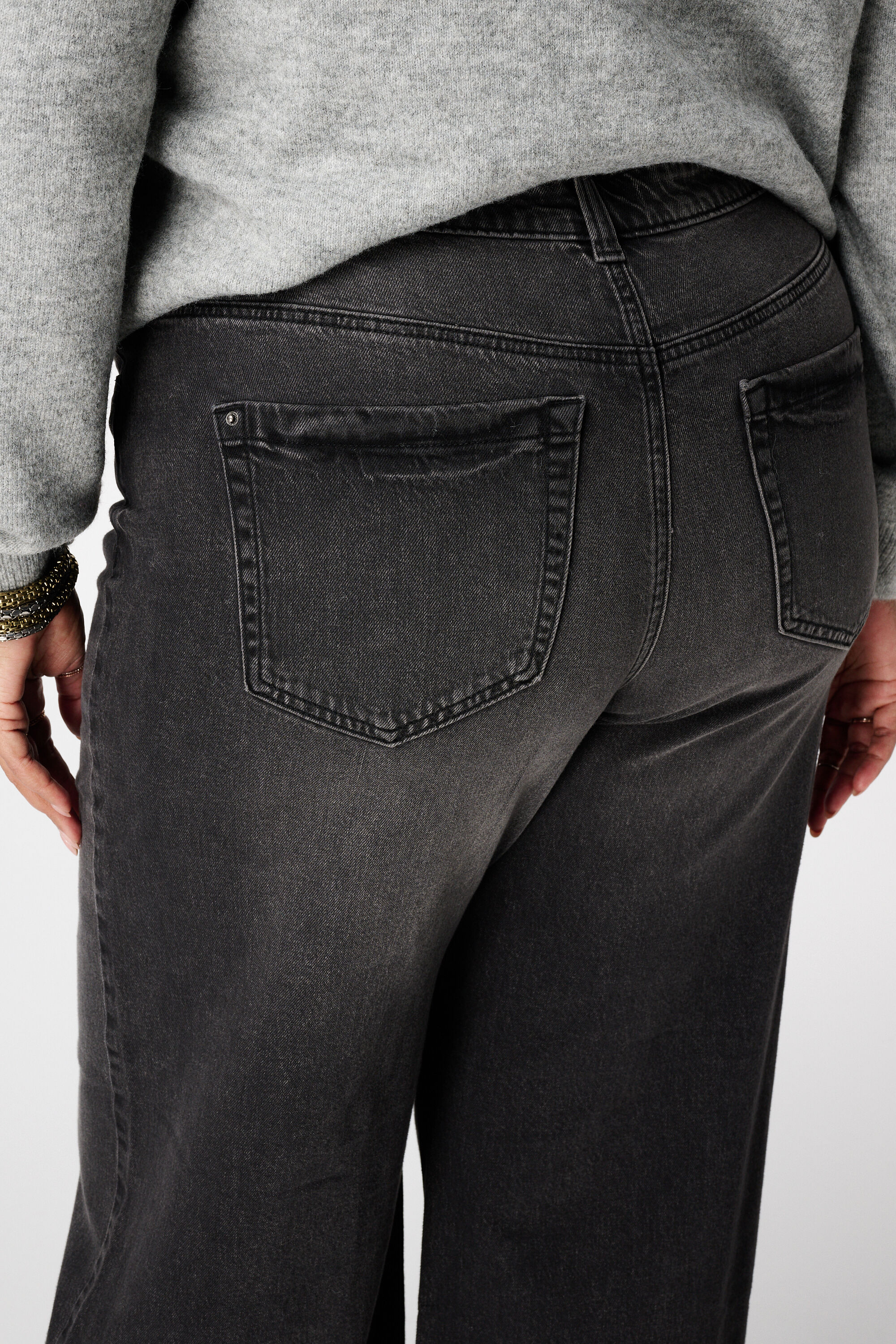 Jeans mit weitem Bein und hoher Taille image number 6