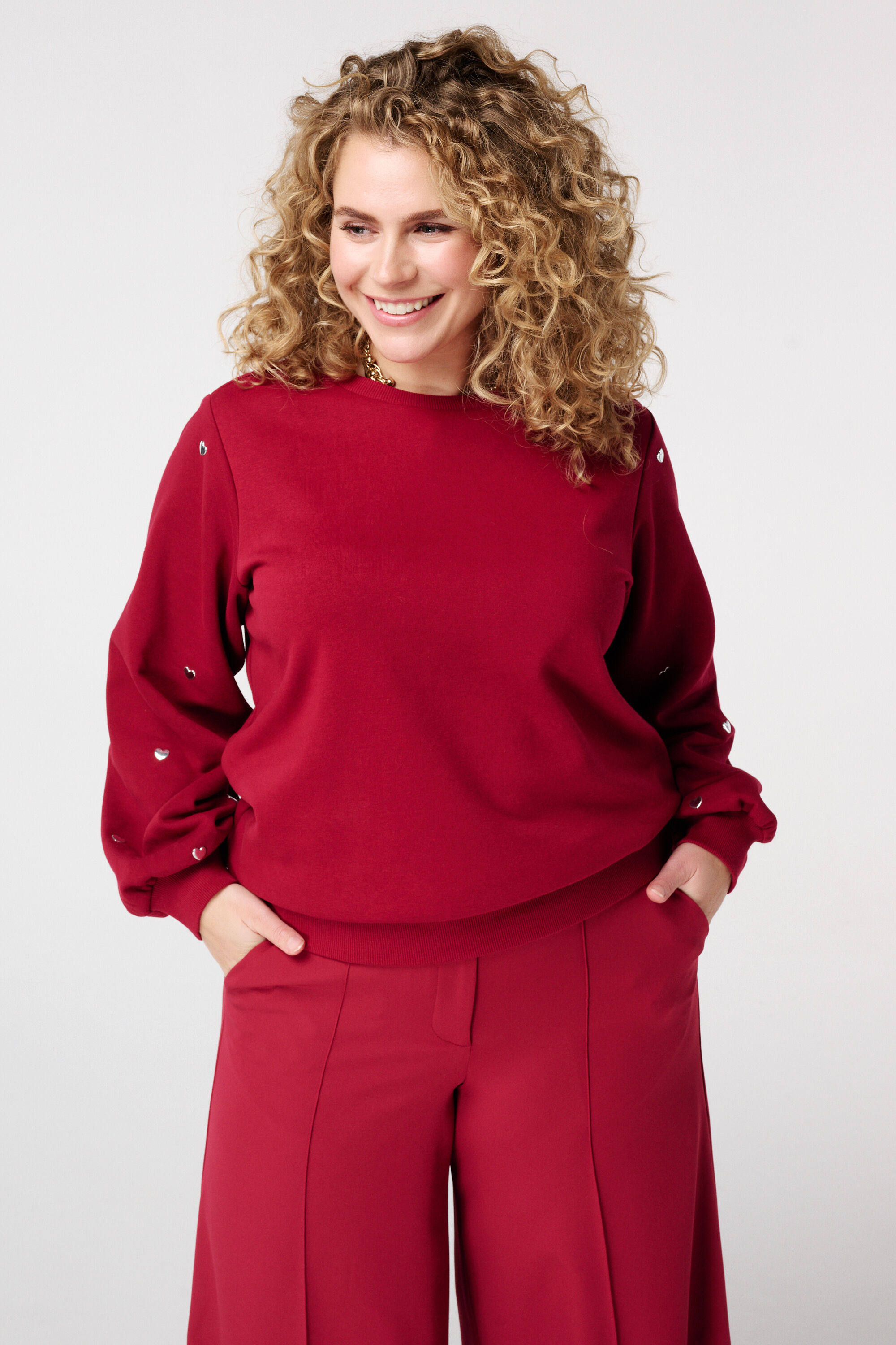 Sweatshirt mit Nieten