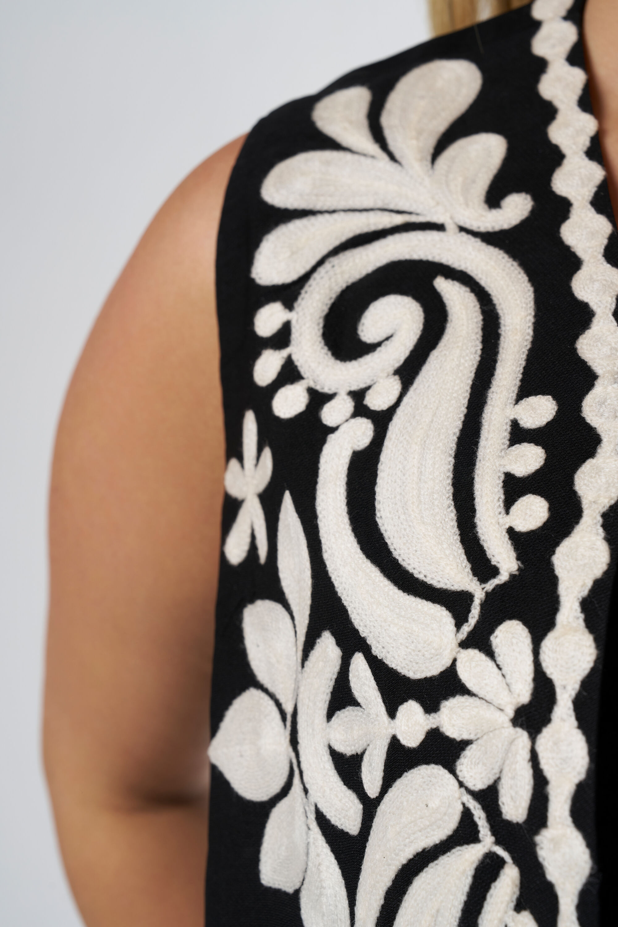 Bestickte Weste  image number 4