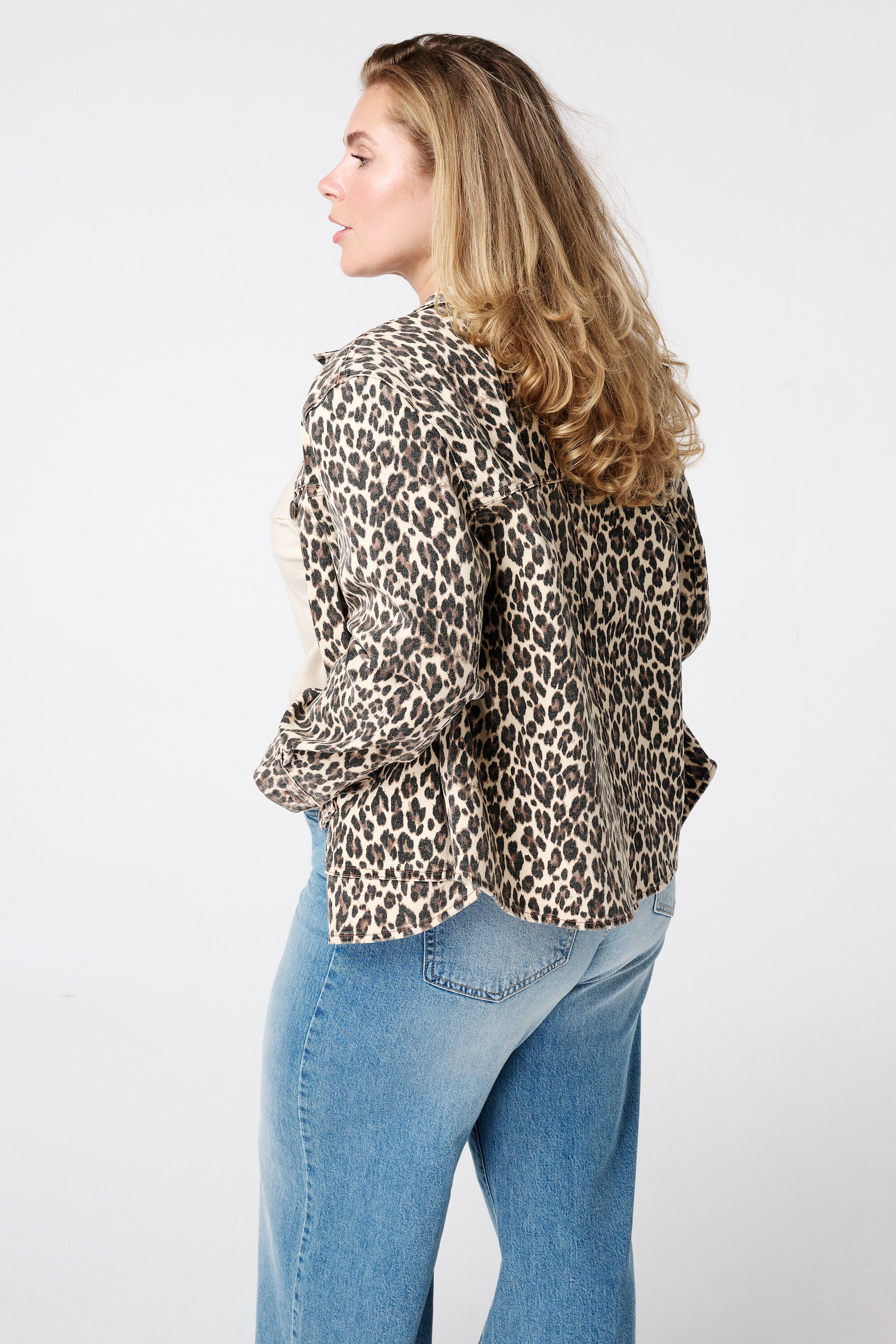 Jeansjacke mit Leopardenmuster image number 3