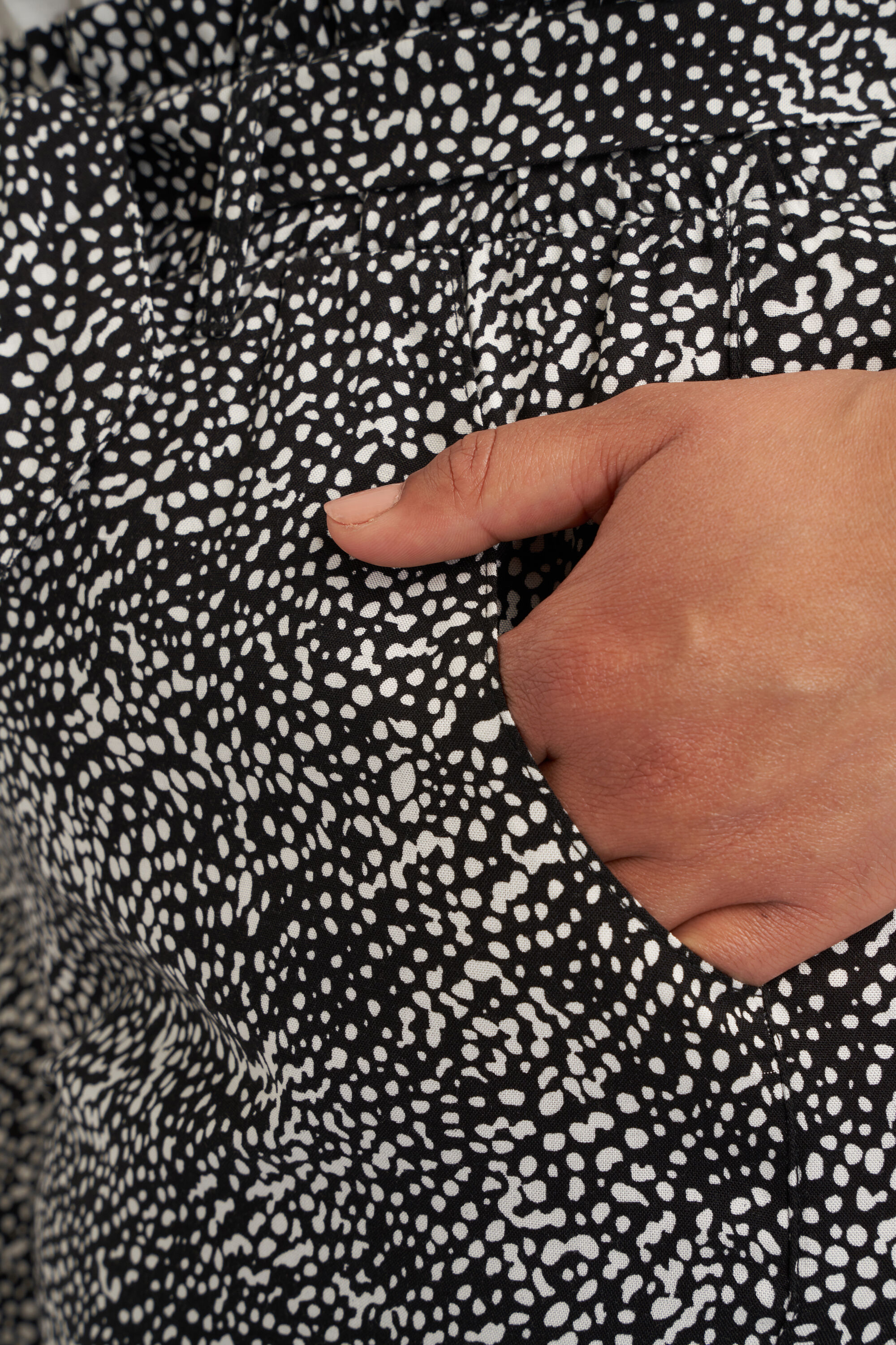 Viskose-Shorts mit G&uuml;rtel image number 4