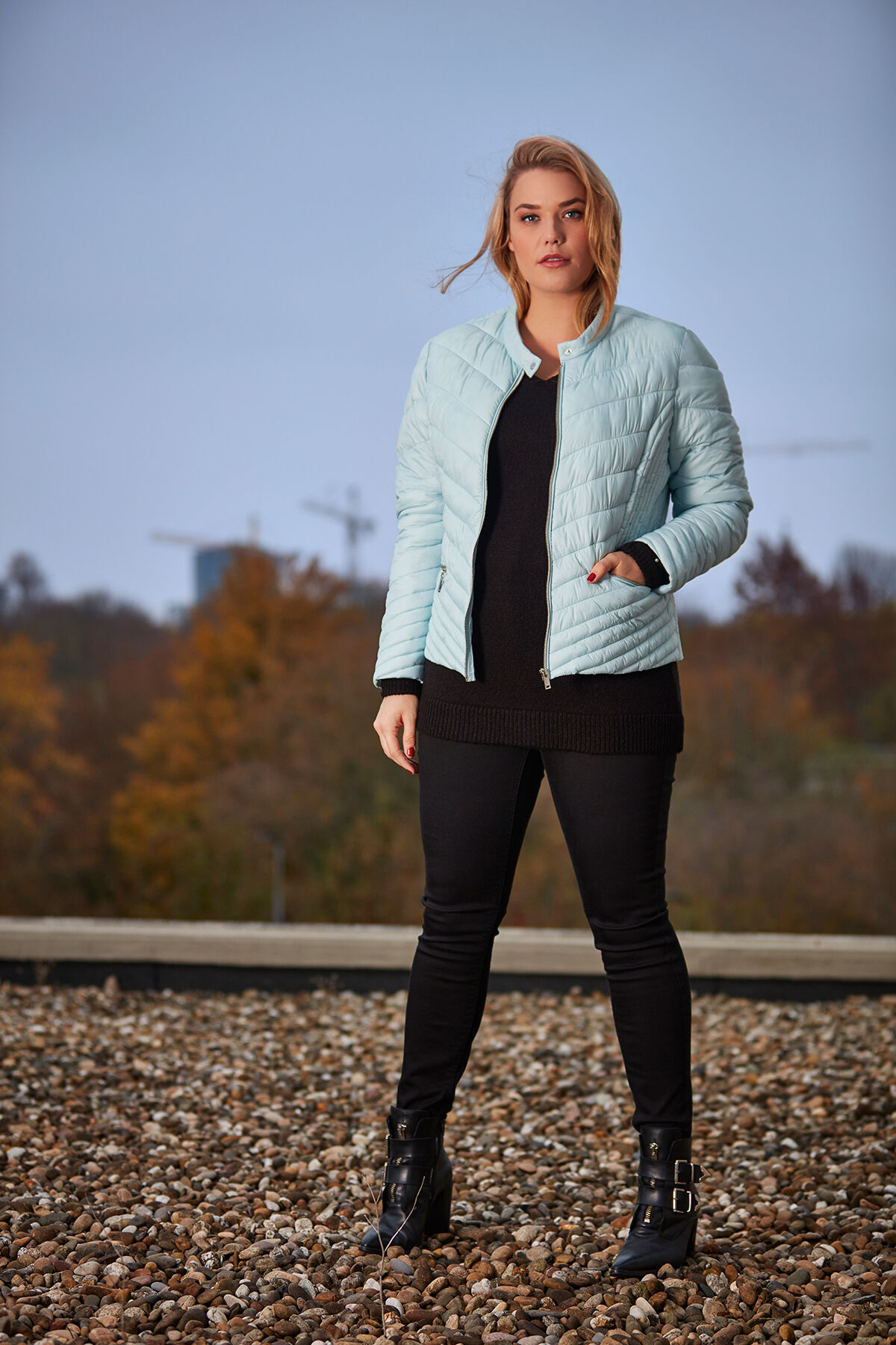 Gef&uuml;tterter Mantel  image number 6