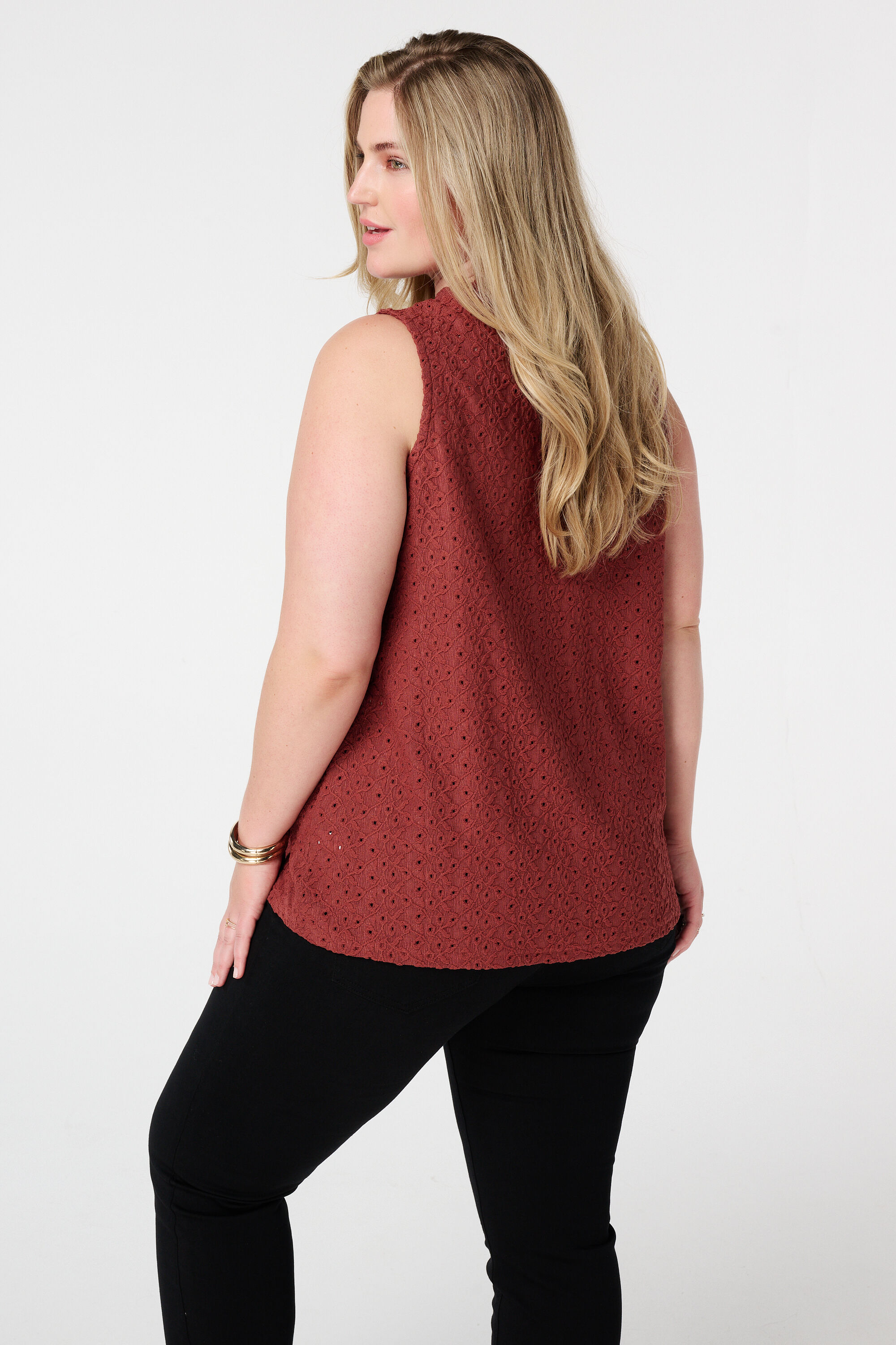 &Auml;rmelloses Top mit Stickerei image number 3