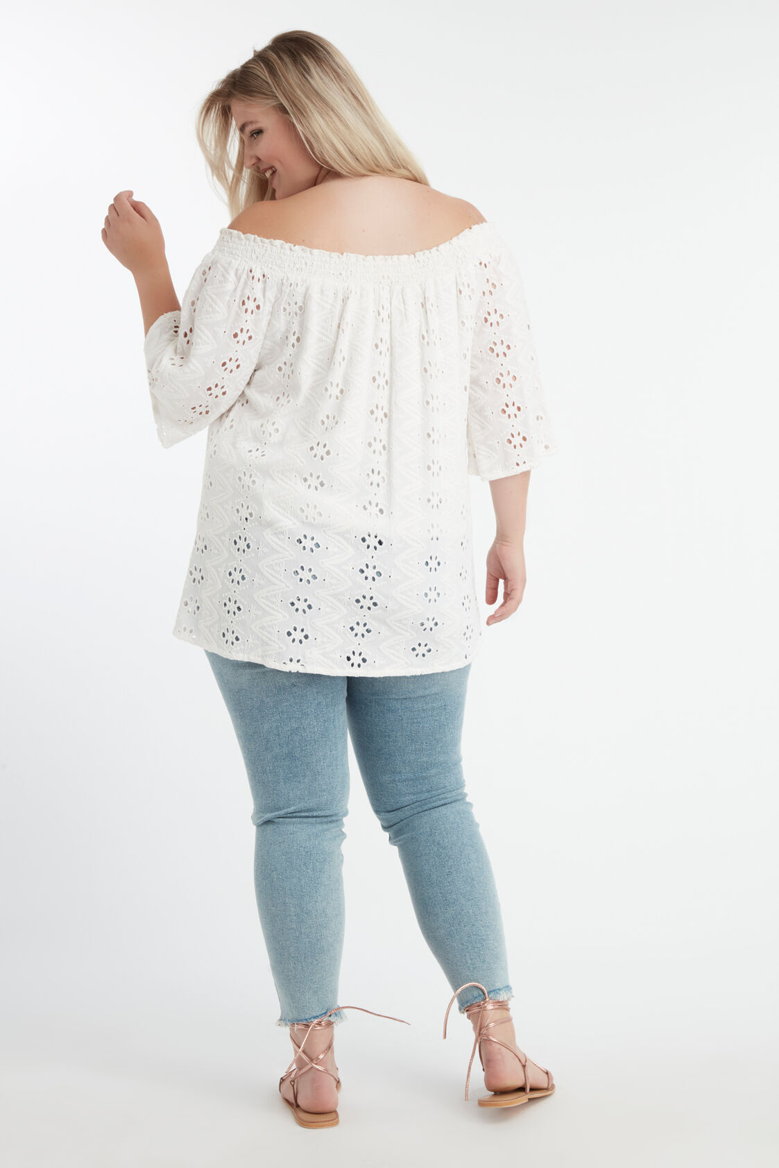 Schulterfreies Top mit Lochmuster image number 4