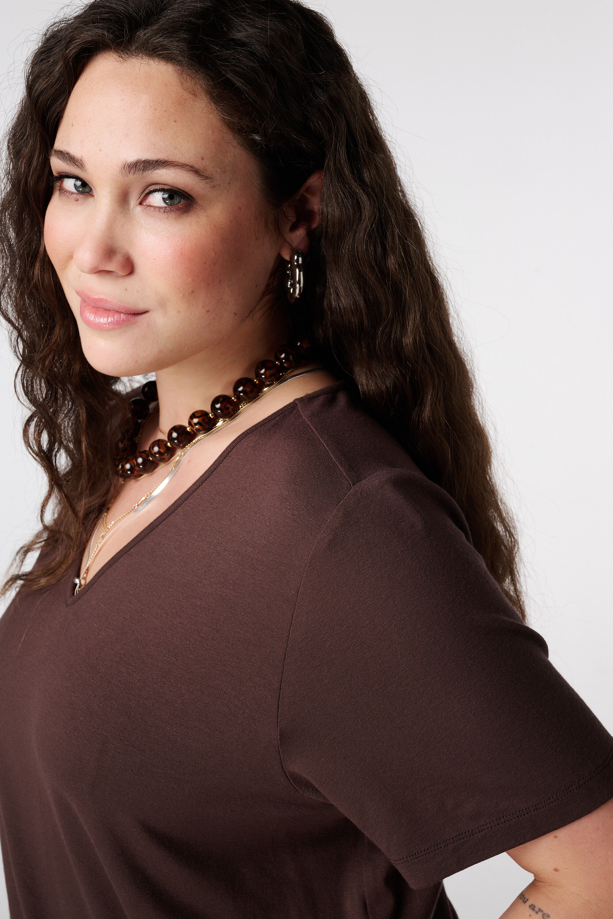 T-Shirt mit V-Ausschnitt image number 4