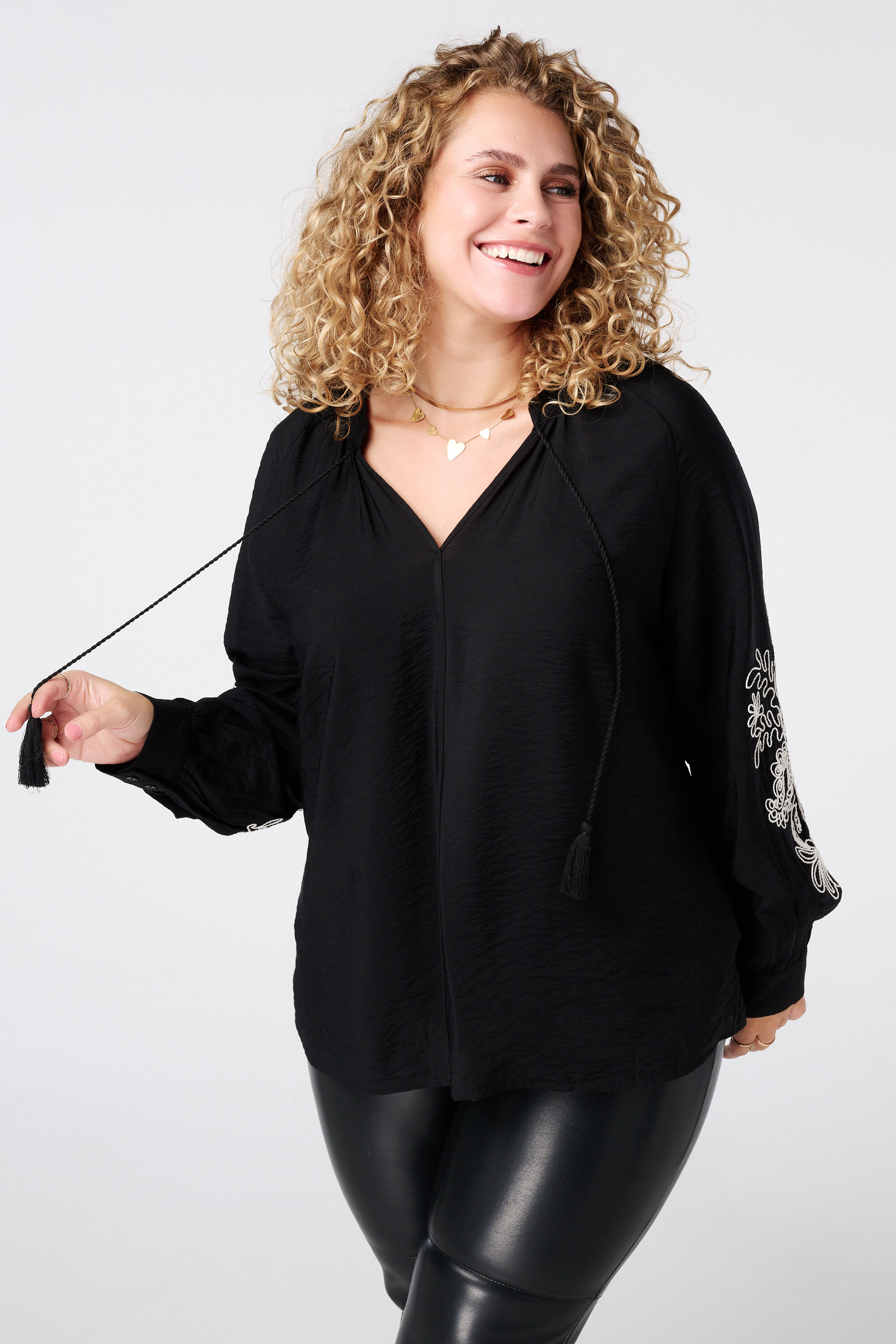 Bluse mit Stickerei auf den &Auml;rmeln