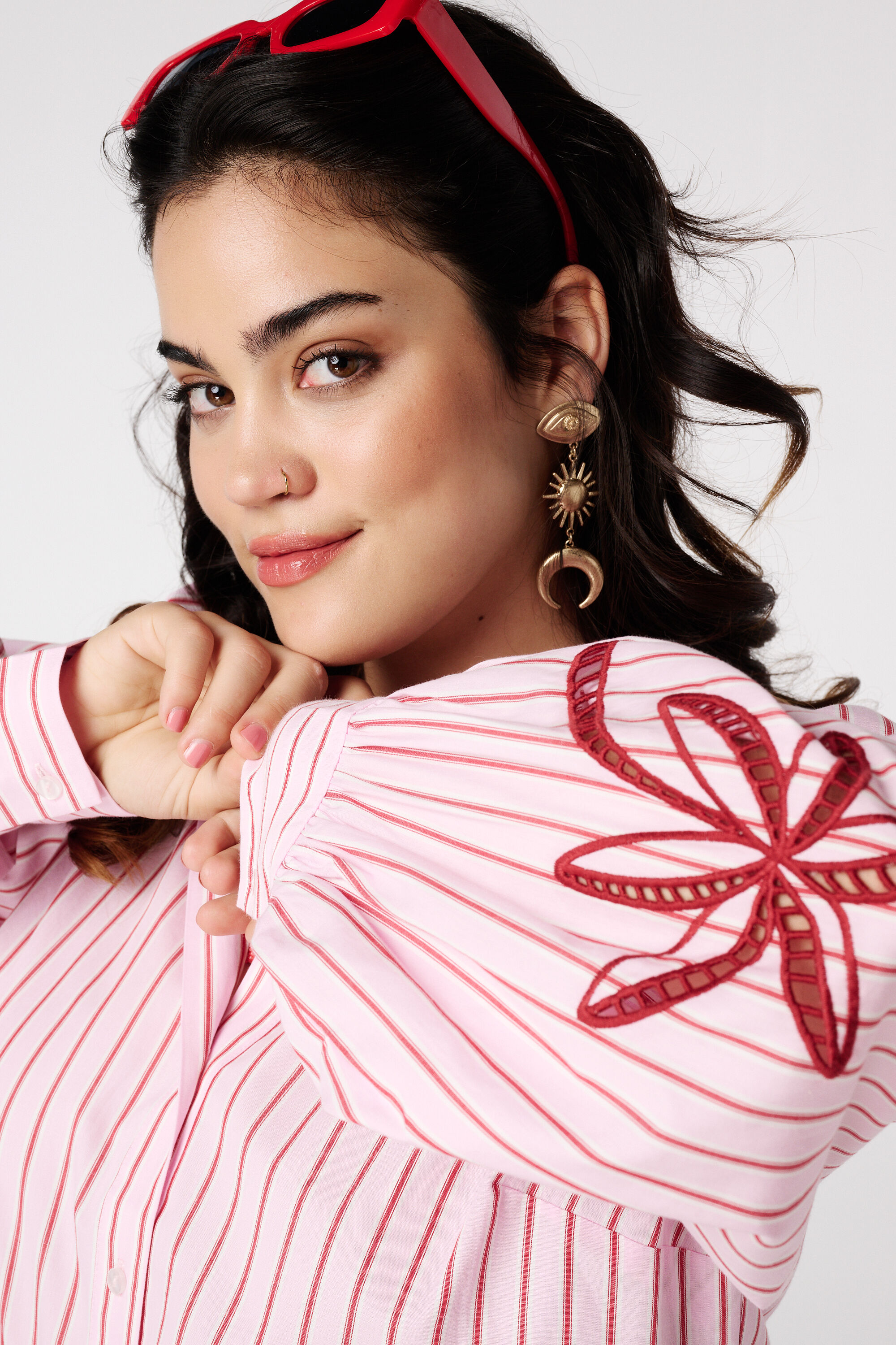 Bluse mit bestickten &Auml;rmeln image number 4