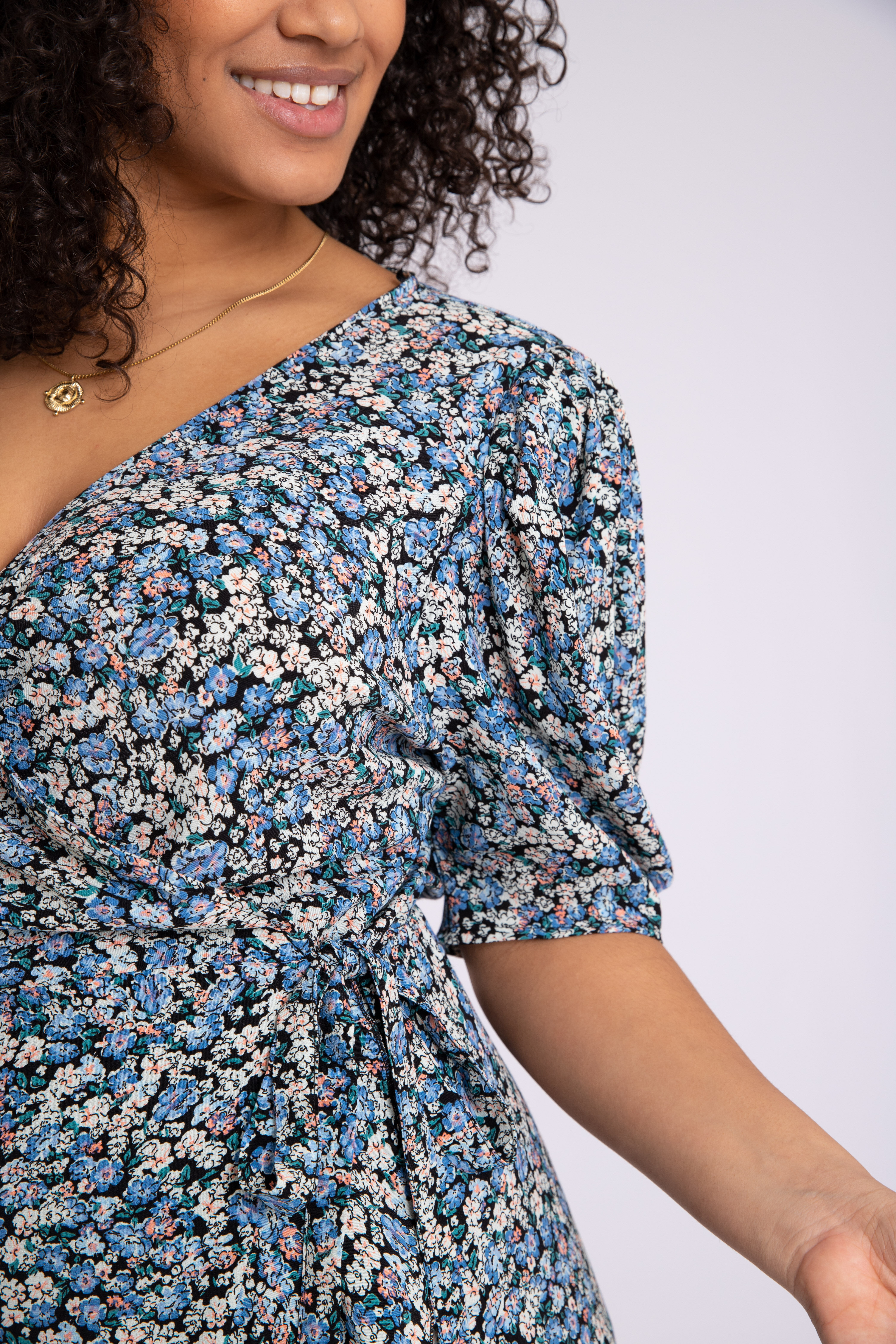 Wickelkleid mit bauschigen &Auml;rmeln image number 5