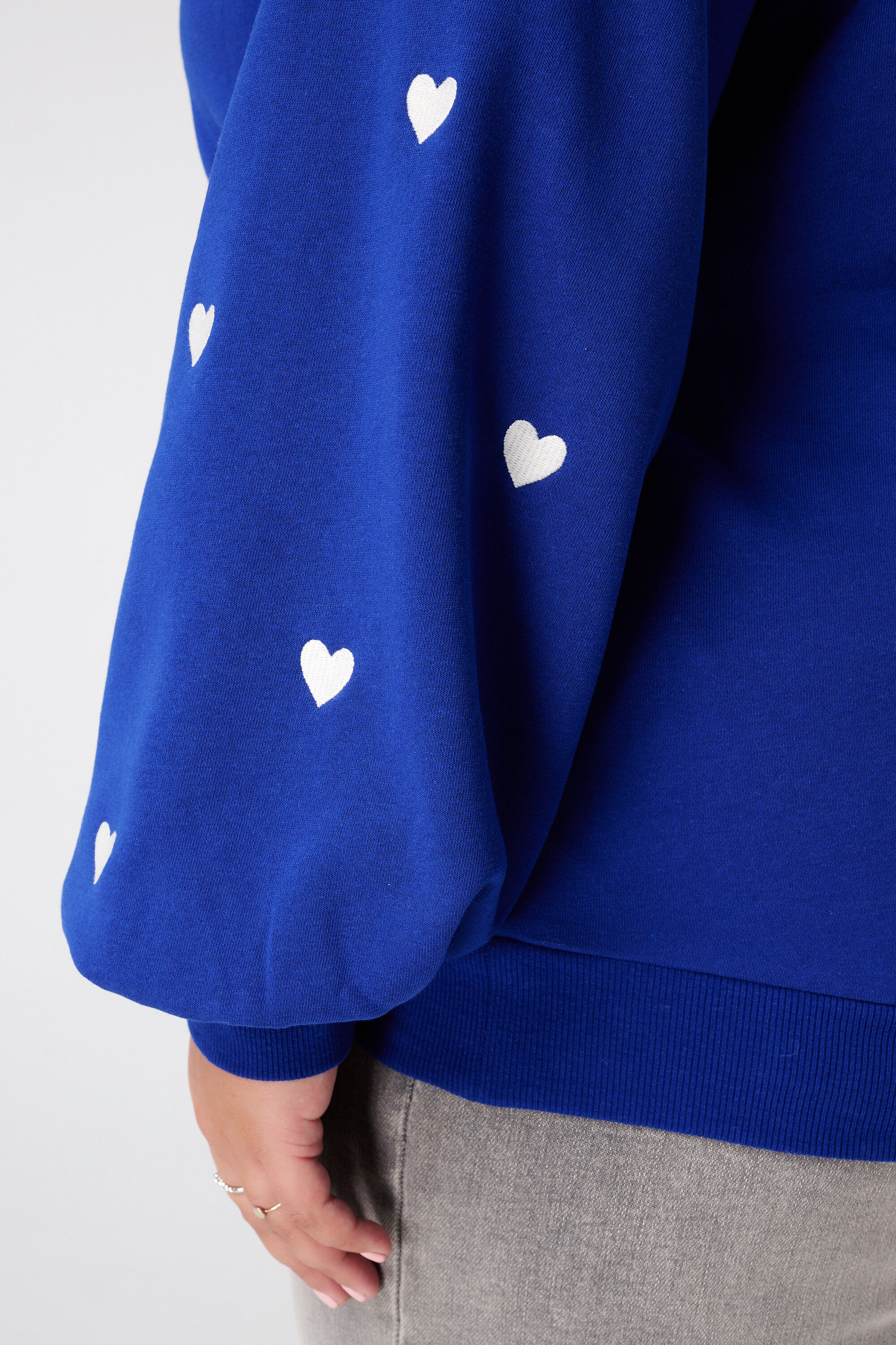 Pullover mit gestickten Herzen und Ballon&auml;rmeln image number 6