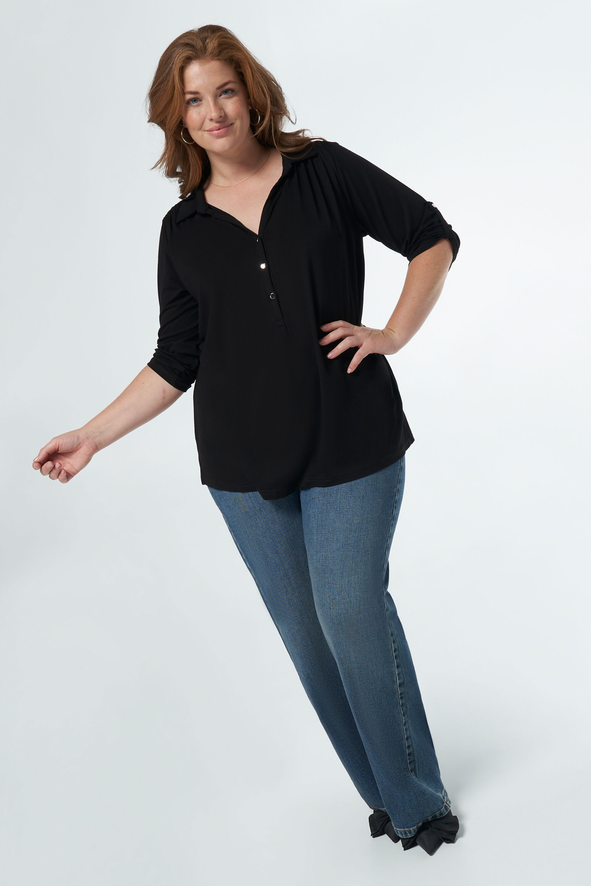 Top con cuello de pico image number 5