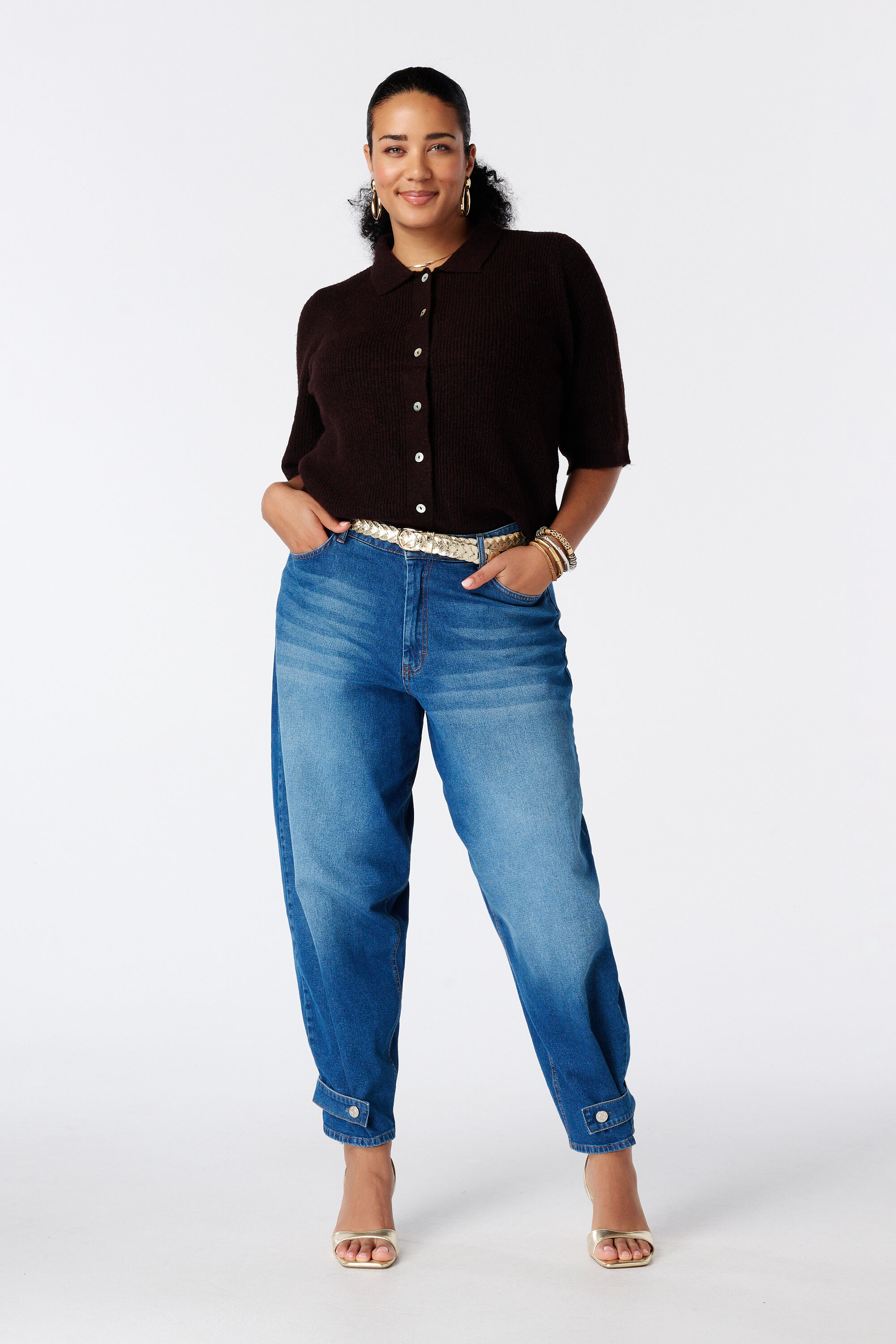 Barrel Jeans mit Schnallen