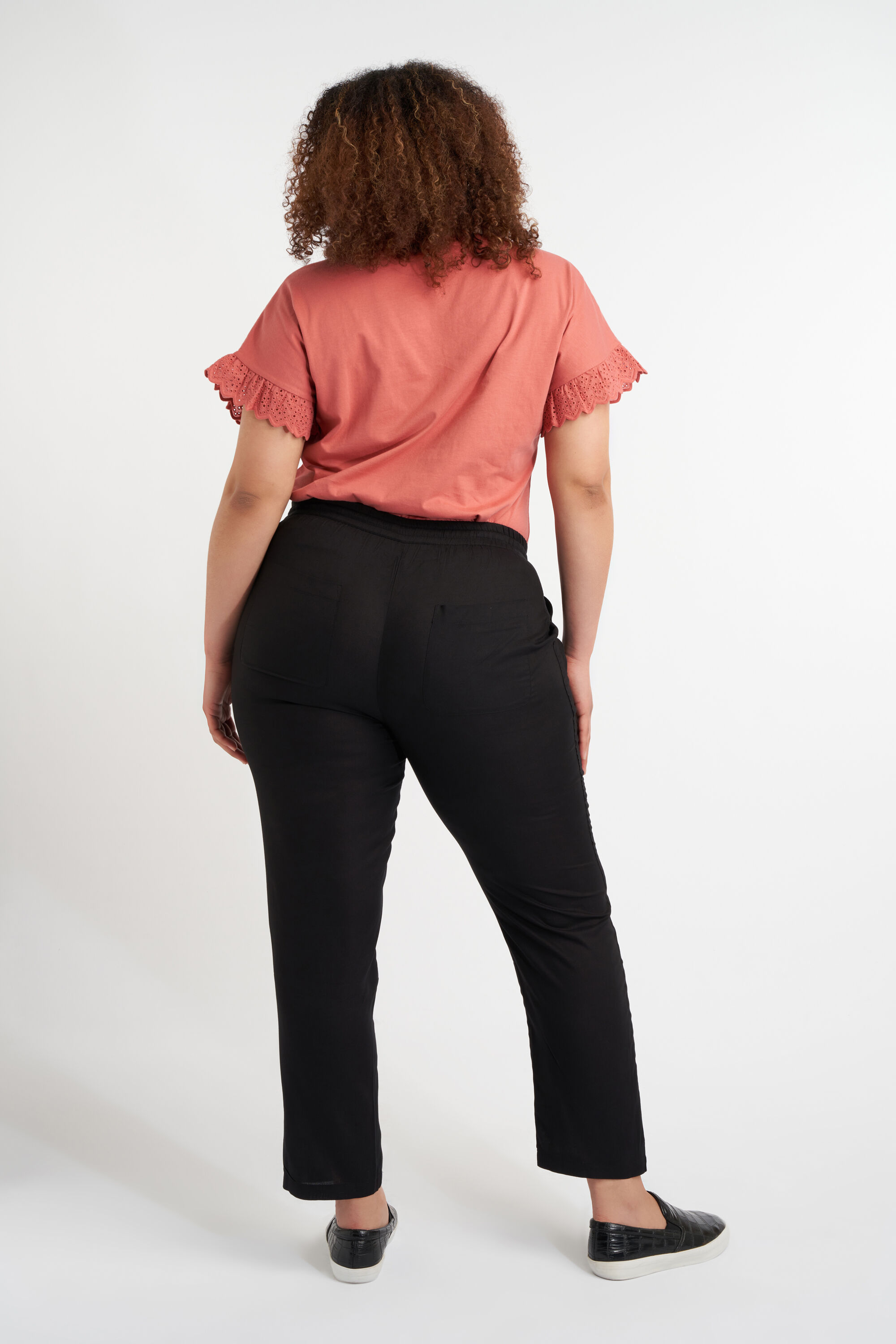 Hose in lockerer Passform image number 3