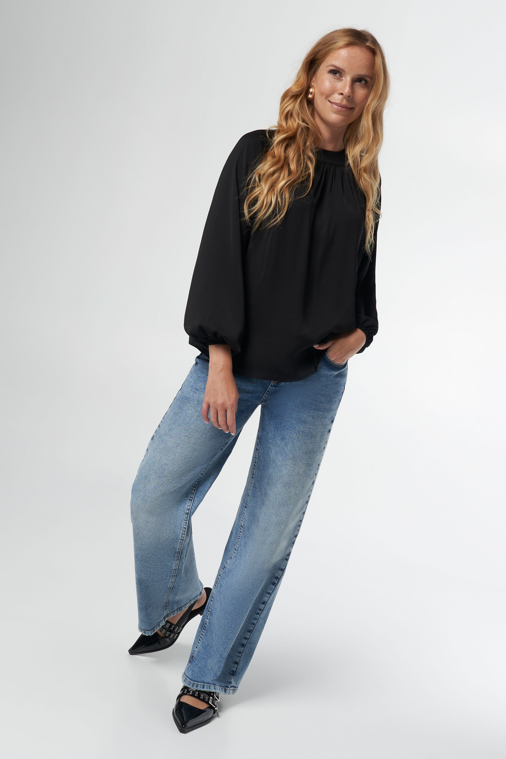 Bluse mit goldenen Kn&ouml;pfen image number 5