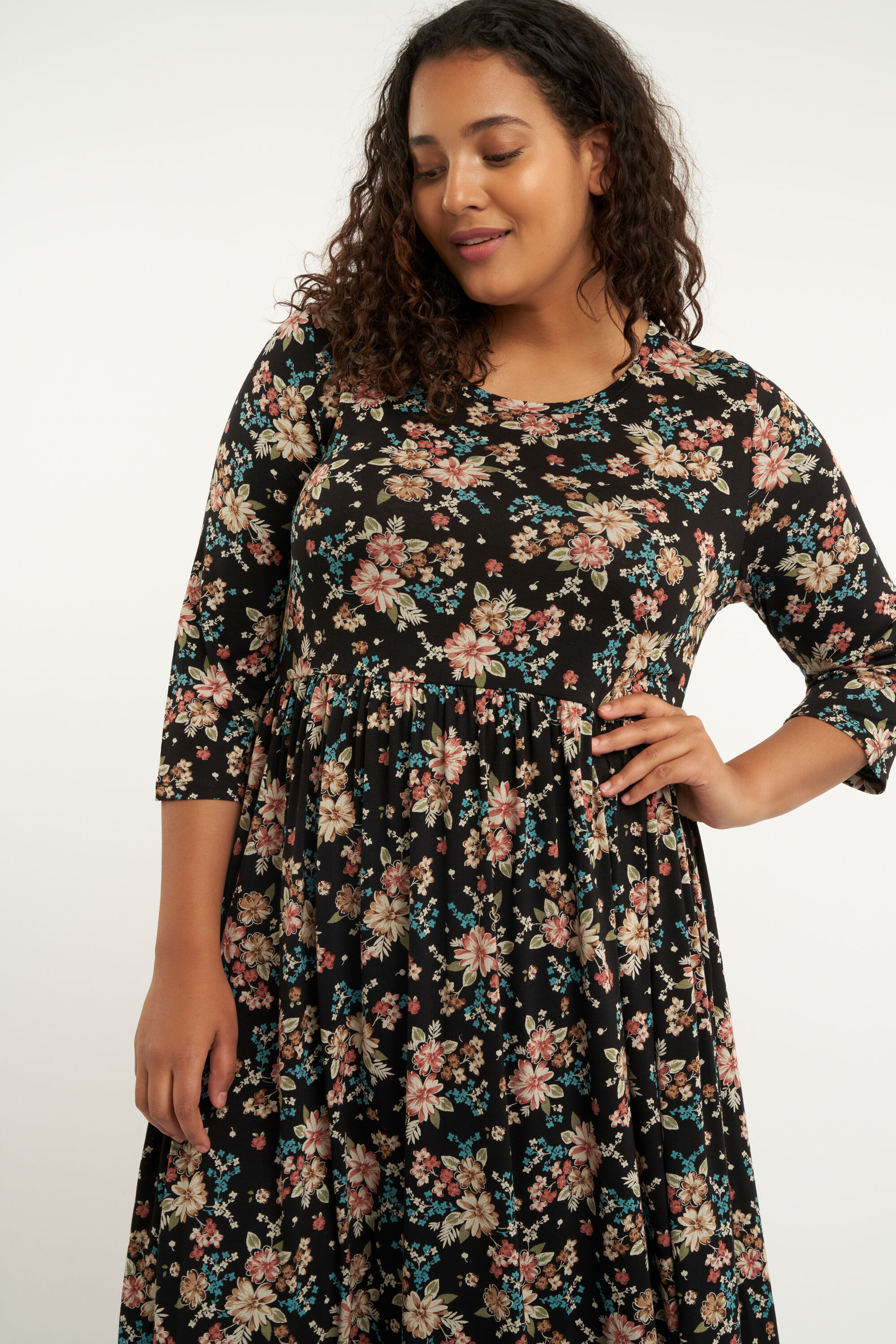 Langes Kleid mit Print  image number 5