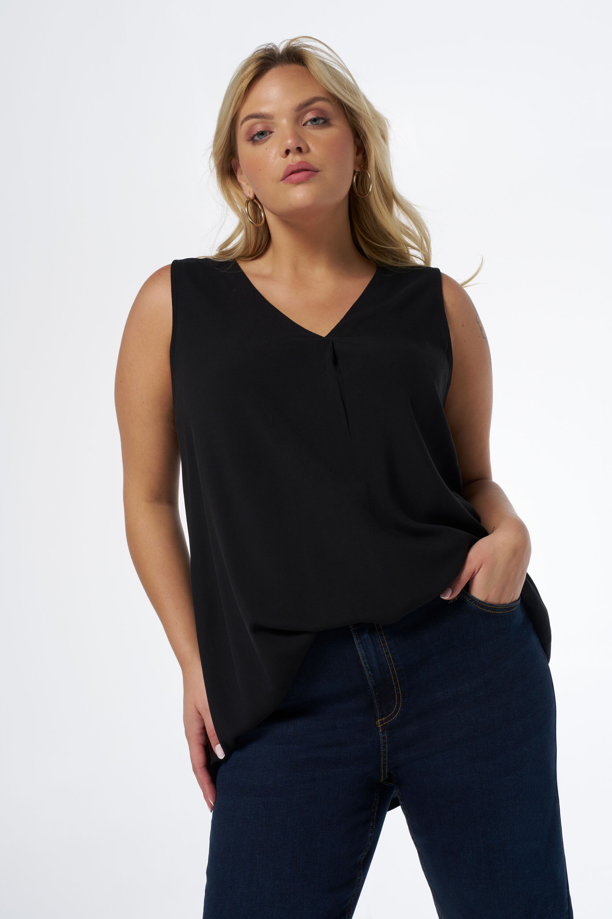 &Auml;rmellose Bluse mit V-Ausschnitt image number 4