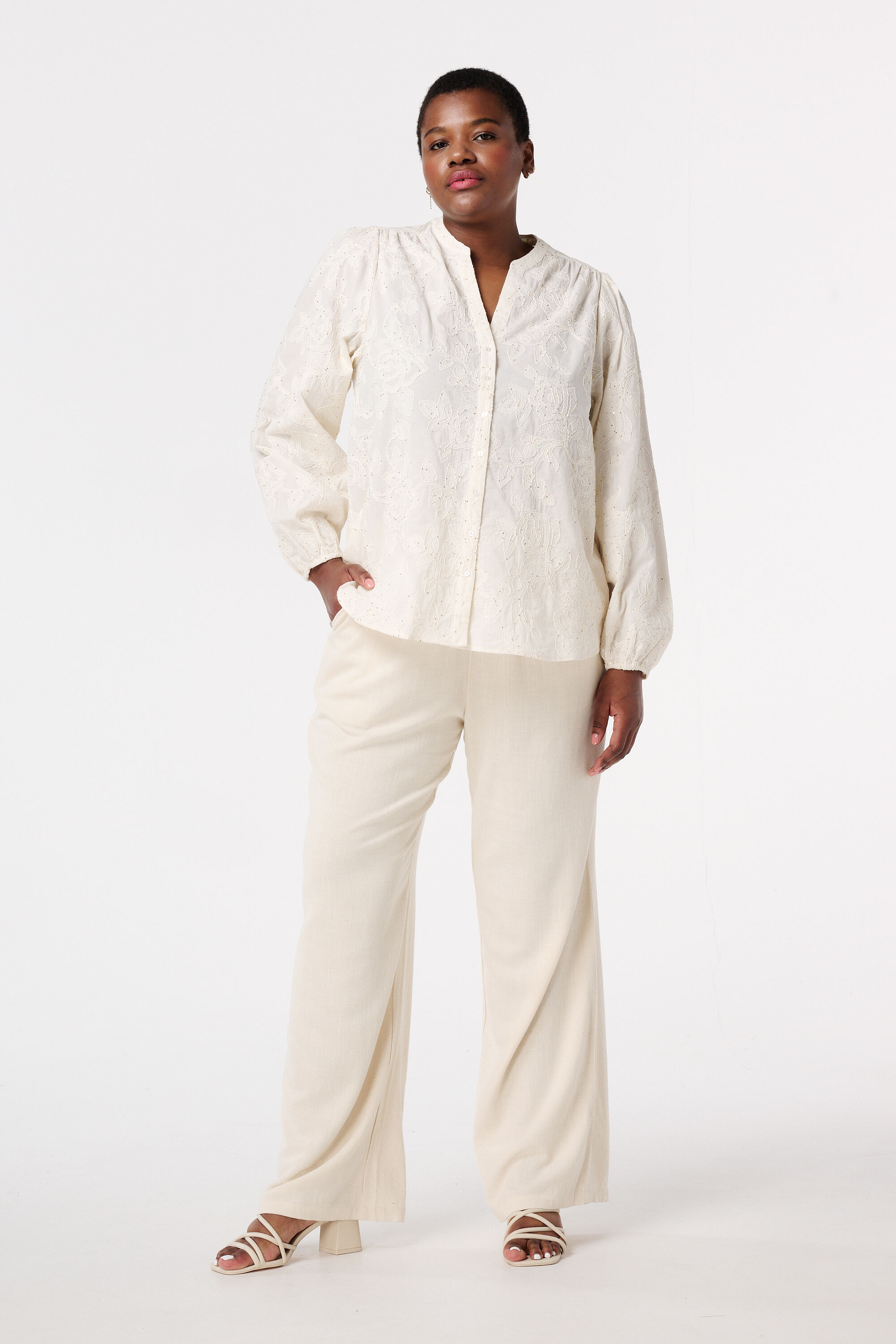 Bluse mit Blumenstickerei image number 5