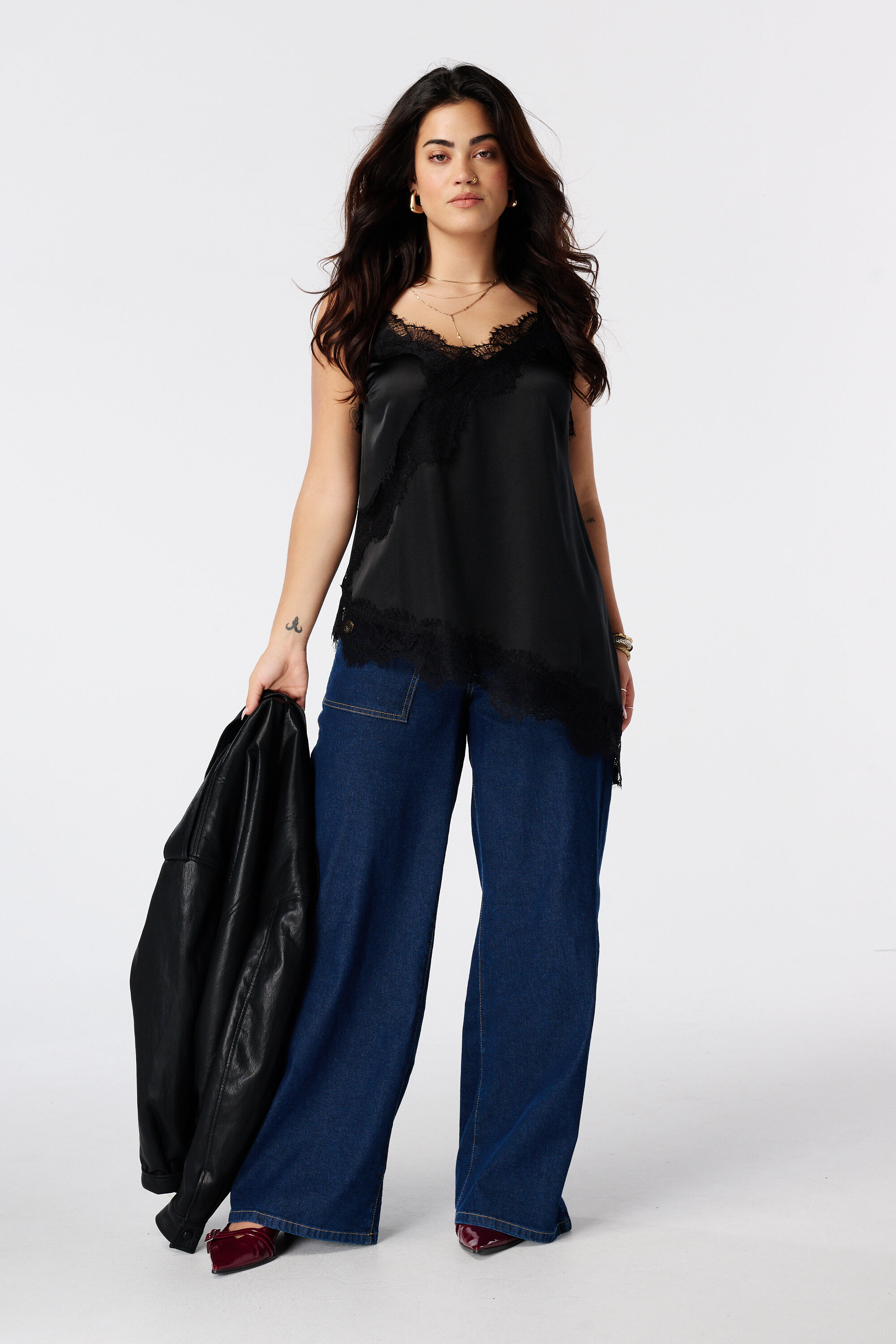 Asymmetrisches Shirt mit Spitze image number 3