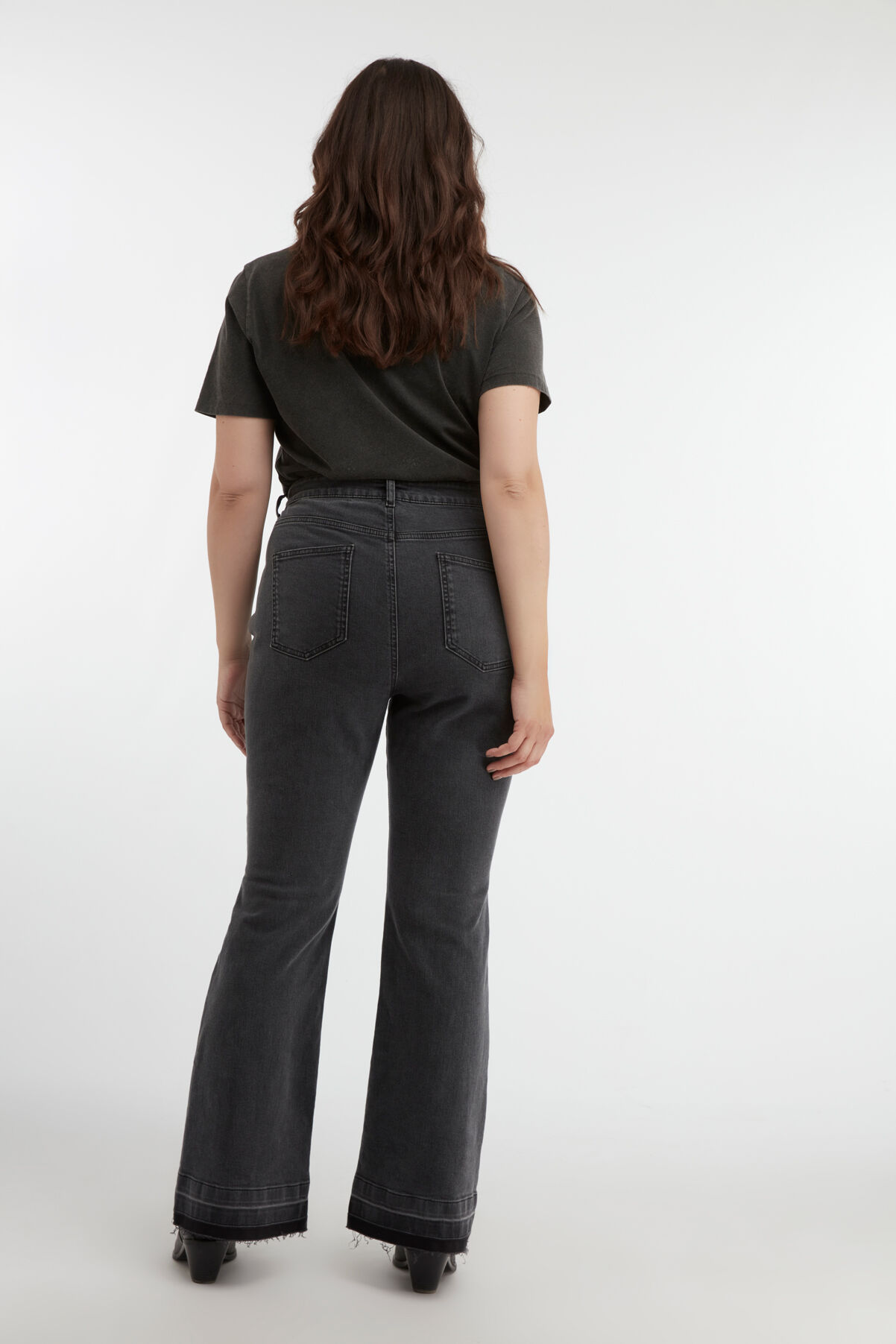 Ausgestellte Jeans mit hoch geschnittener Taille image number 3