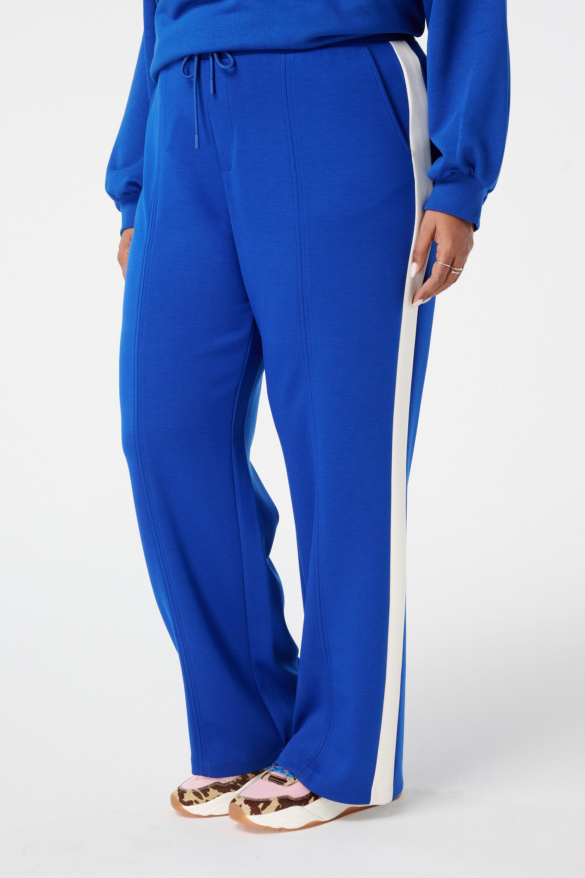 Hose mit Kontraststreifen image number 5