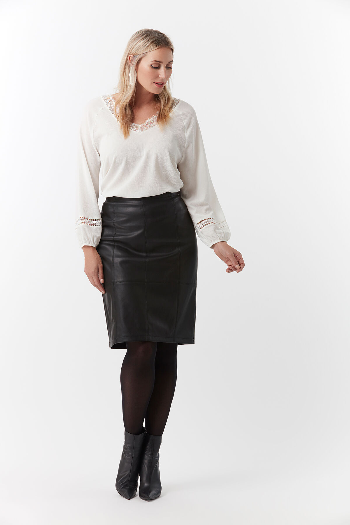 Bluse mit Spitzenkragen  image number 3