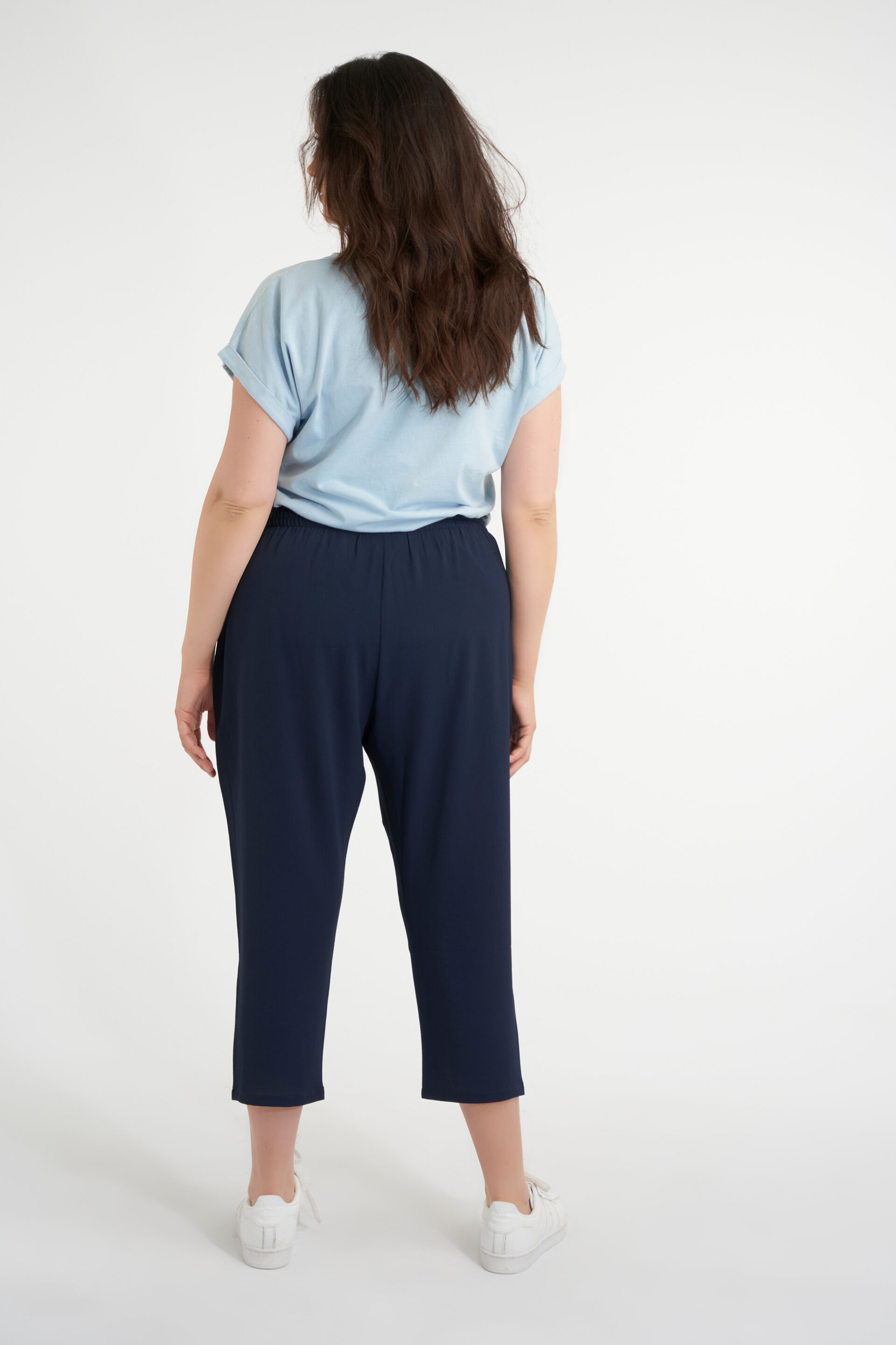 Hose in lockerer Passform image number 3