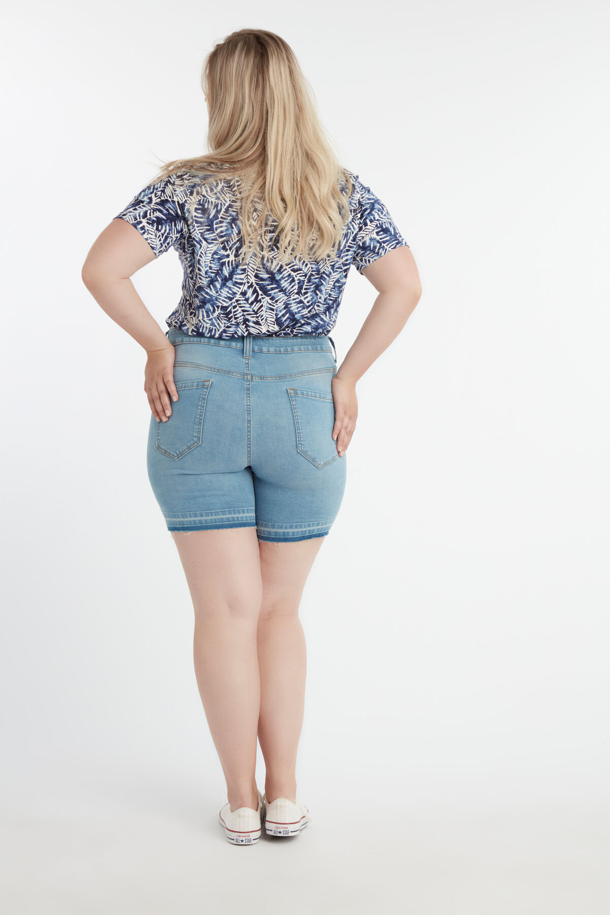 Denim-Shorts mit ausgefranstem Saum image number 4