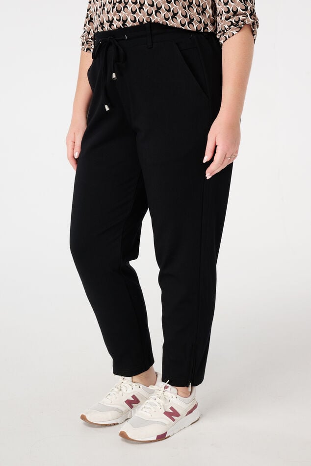 Schlank geschnittene Hose image number 5
