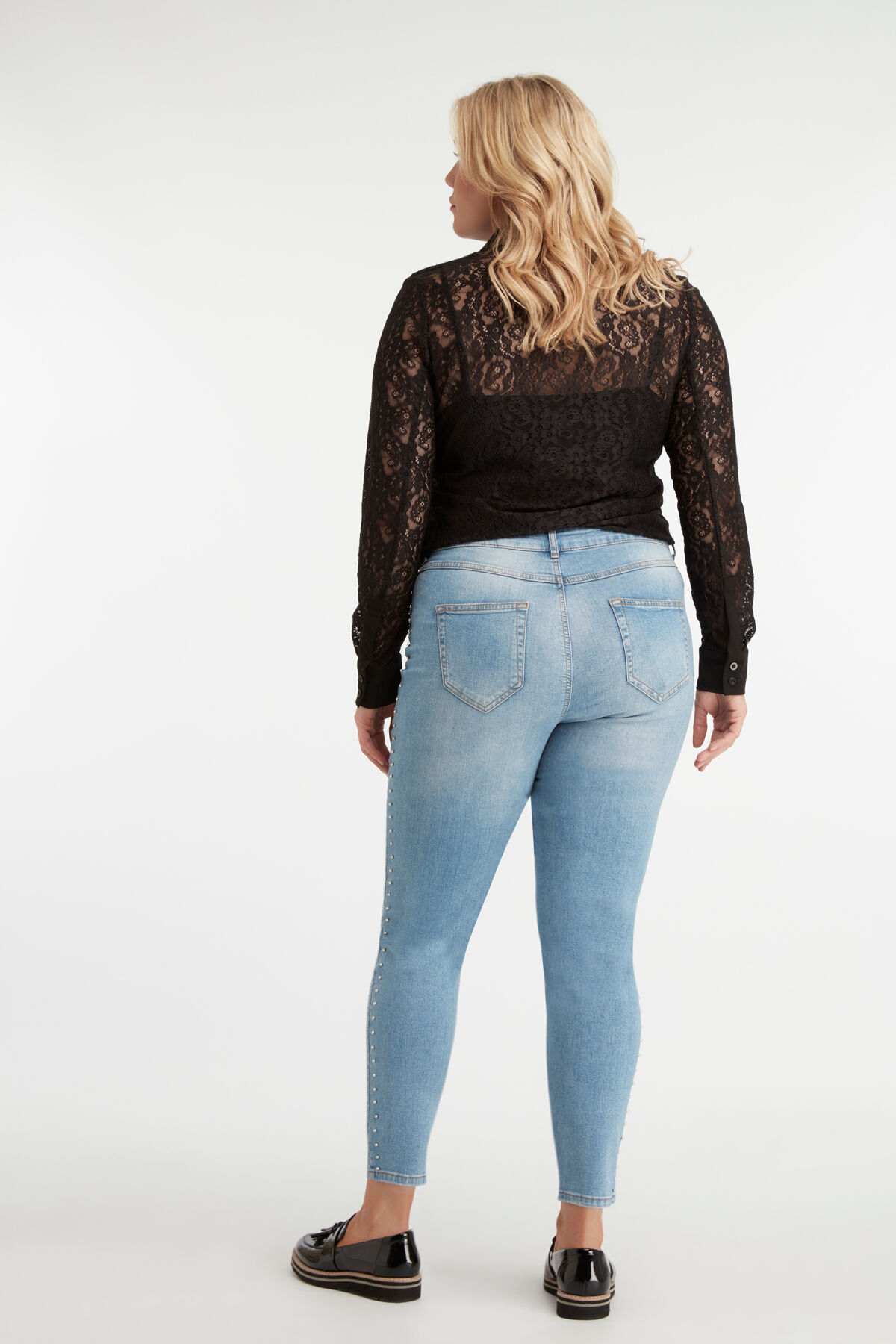 Jeans mit Strasssteinen und Ziernieten image number 4