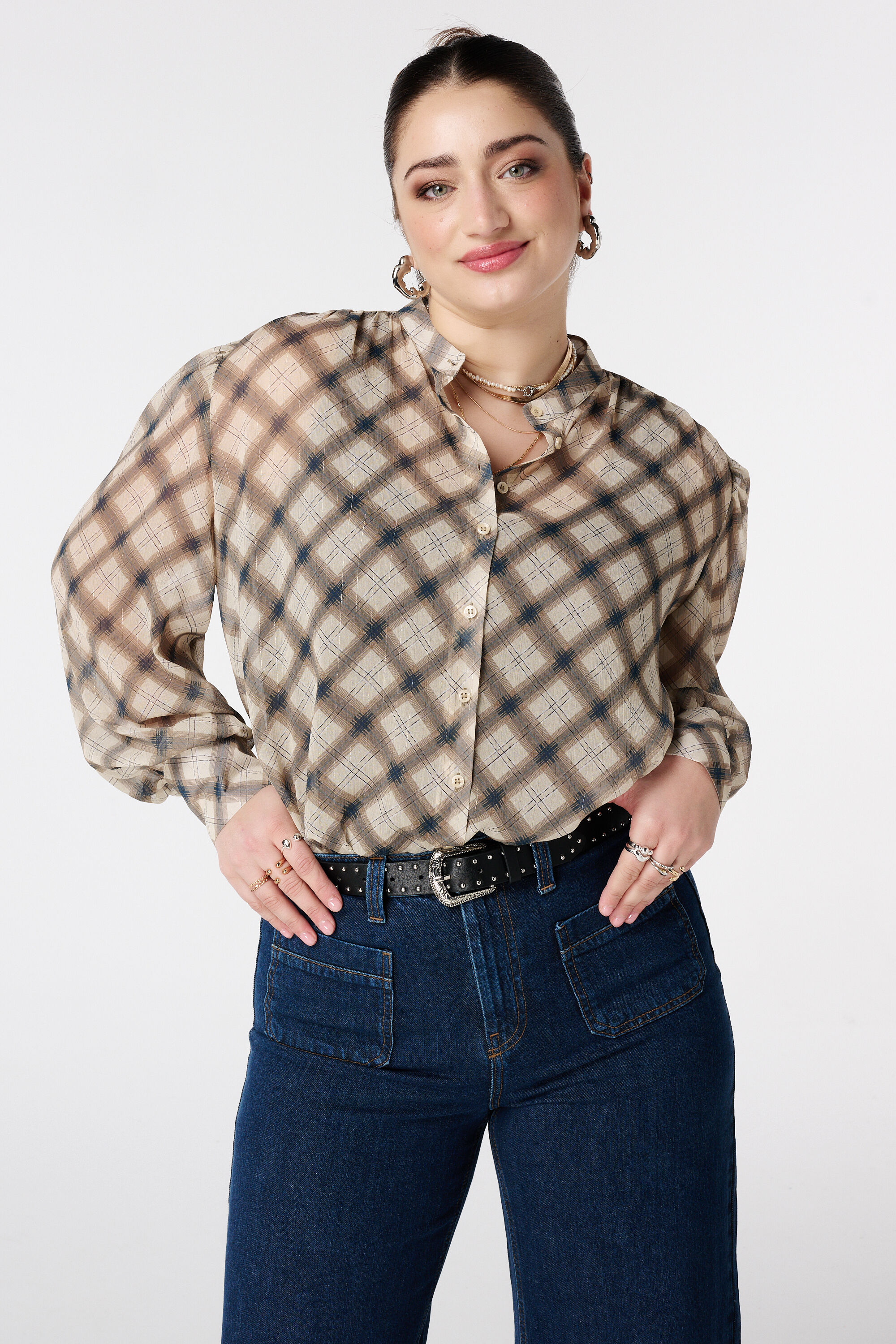 G&uuml;rtel mit Nieten und Schnalle