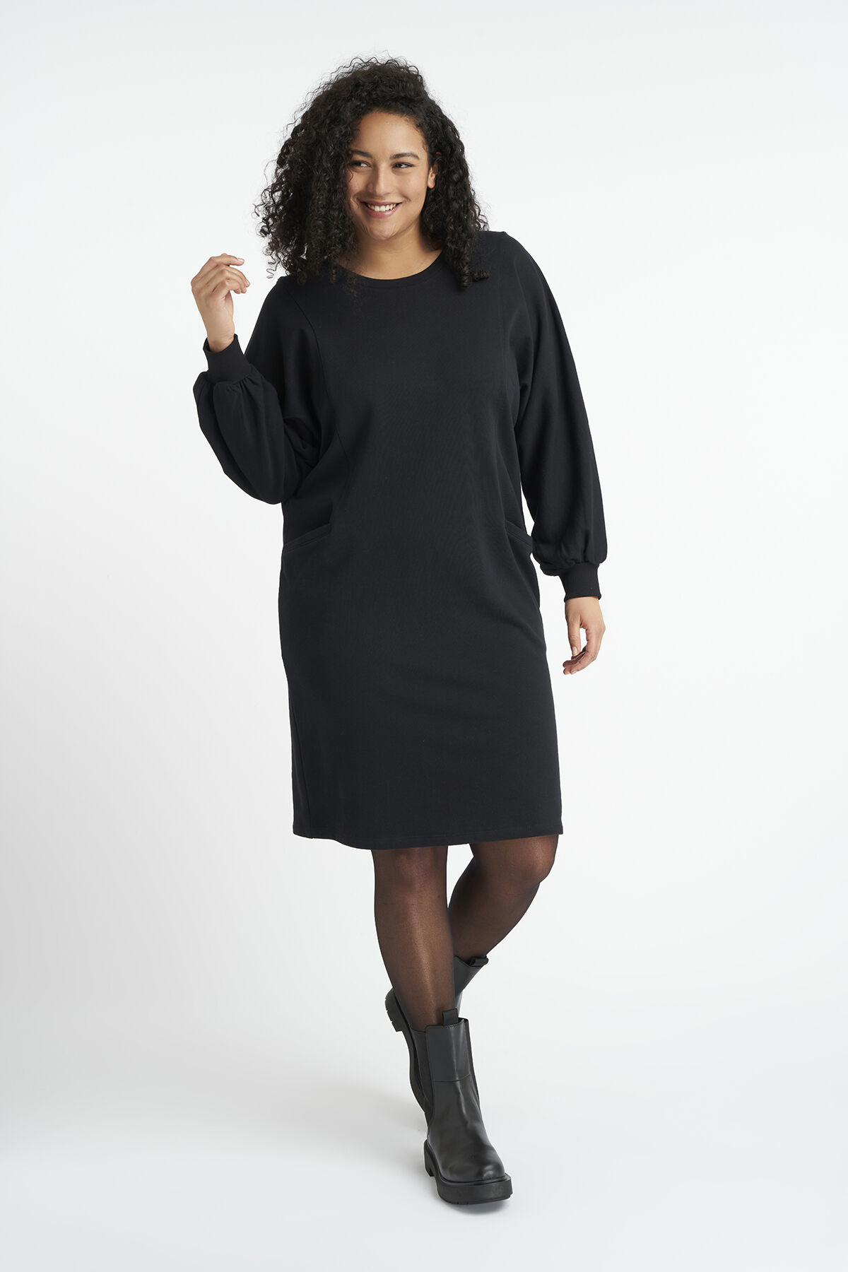 Sweater-Kleid image number 4
