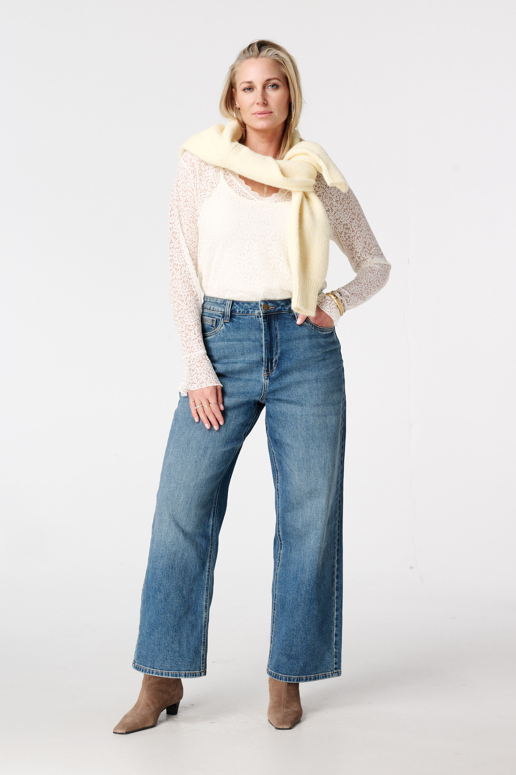 Spitzenoberteil mit Trompeten&auml;rmeln image number 5