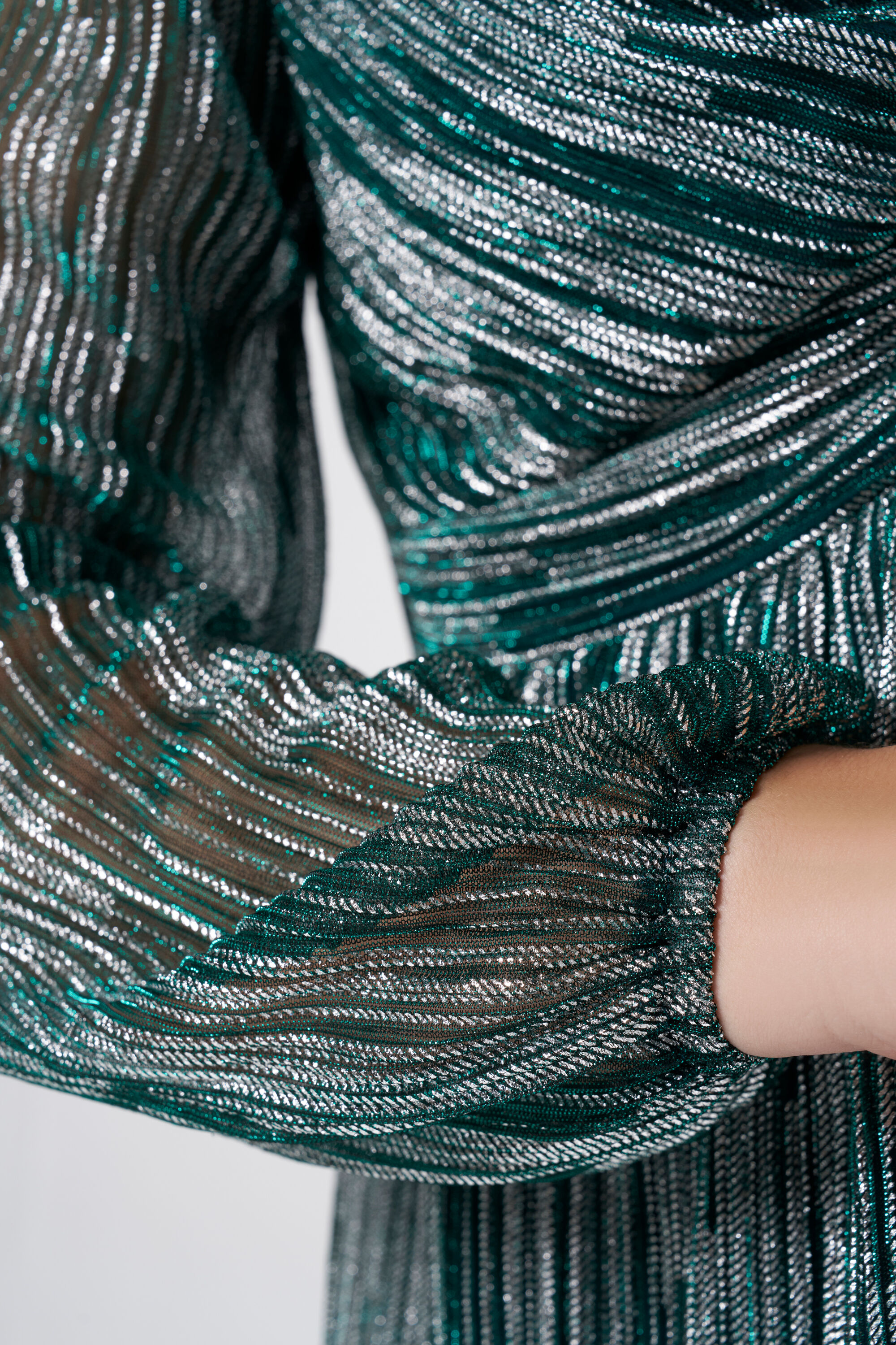 Metallisches Oberteil mit gedrehtem Detail image number 4