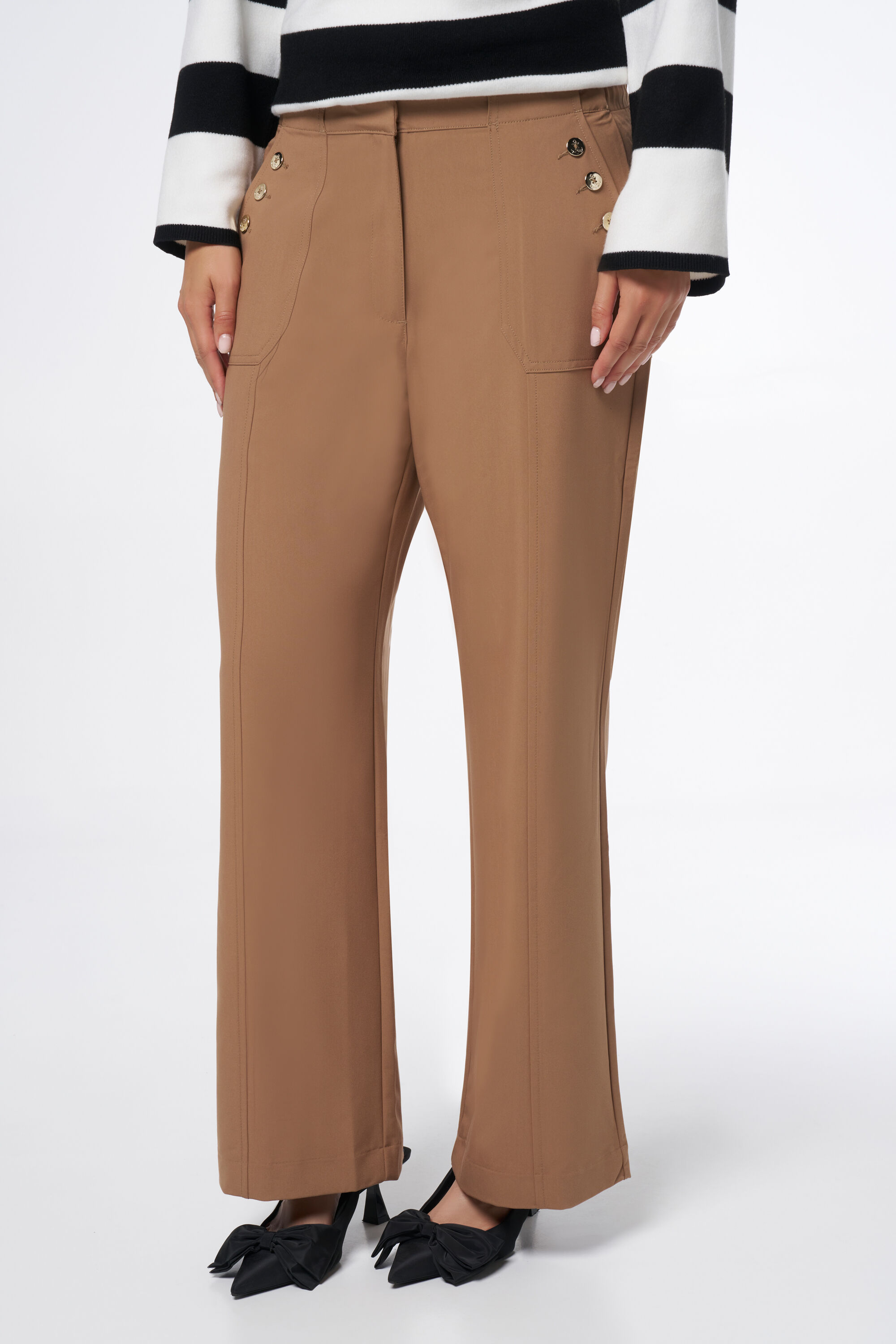 Hose mit weitem Bein und Zierkn&ouml;pfen  image number 5
