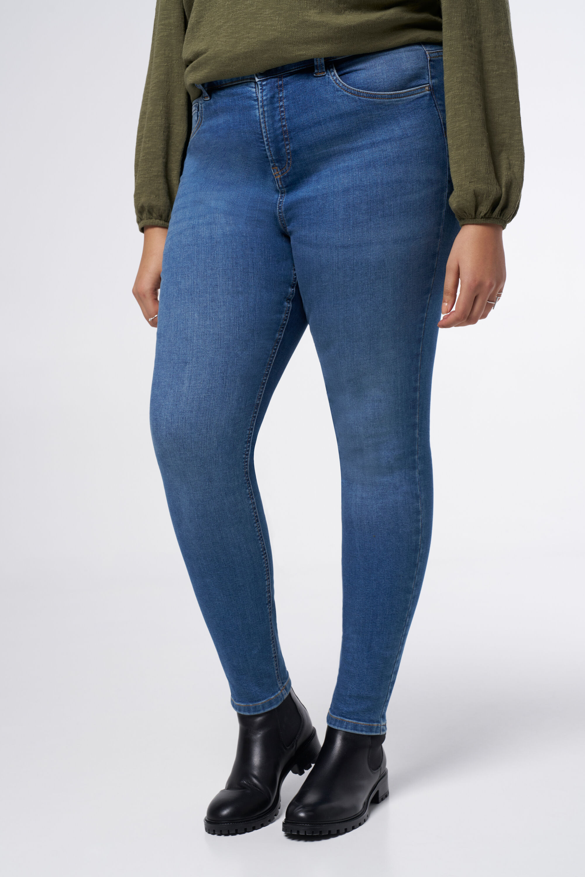 Skinny-Jeans mit hoher Taille CHERRY image number 5