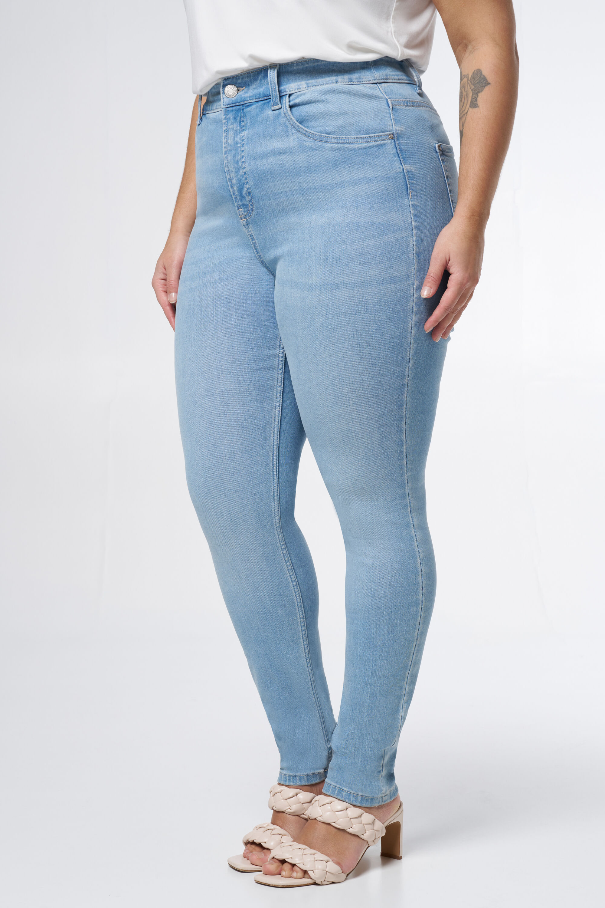 Skinny-Leg-Jeans mit hoher Taille CHERRY image number 5