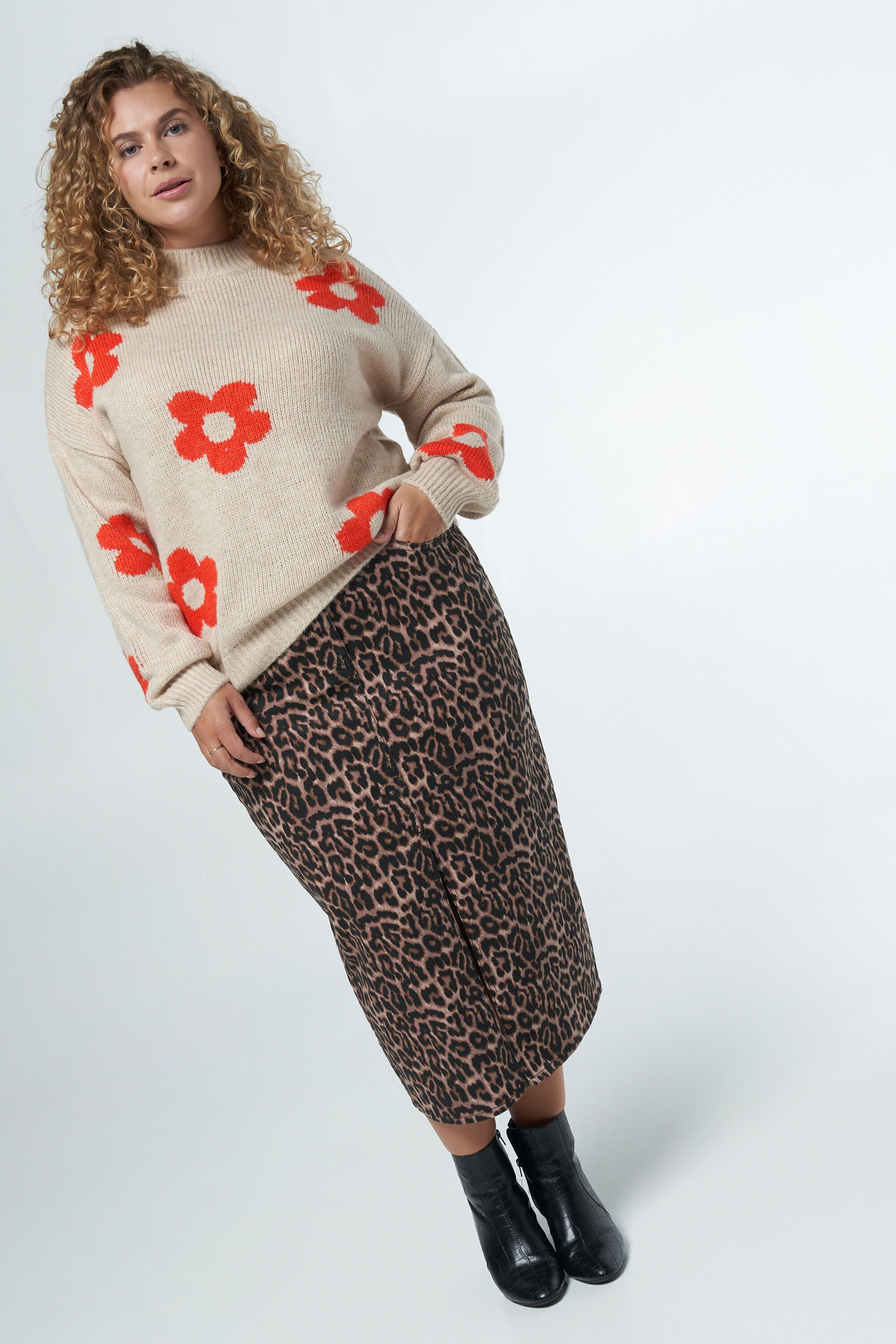 Strickpulli mit Blumen image number 5