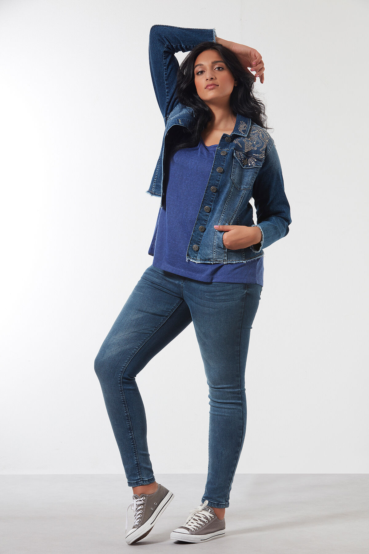 Jeansjacke mit Ziernieten image number 4