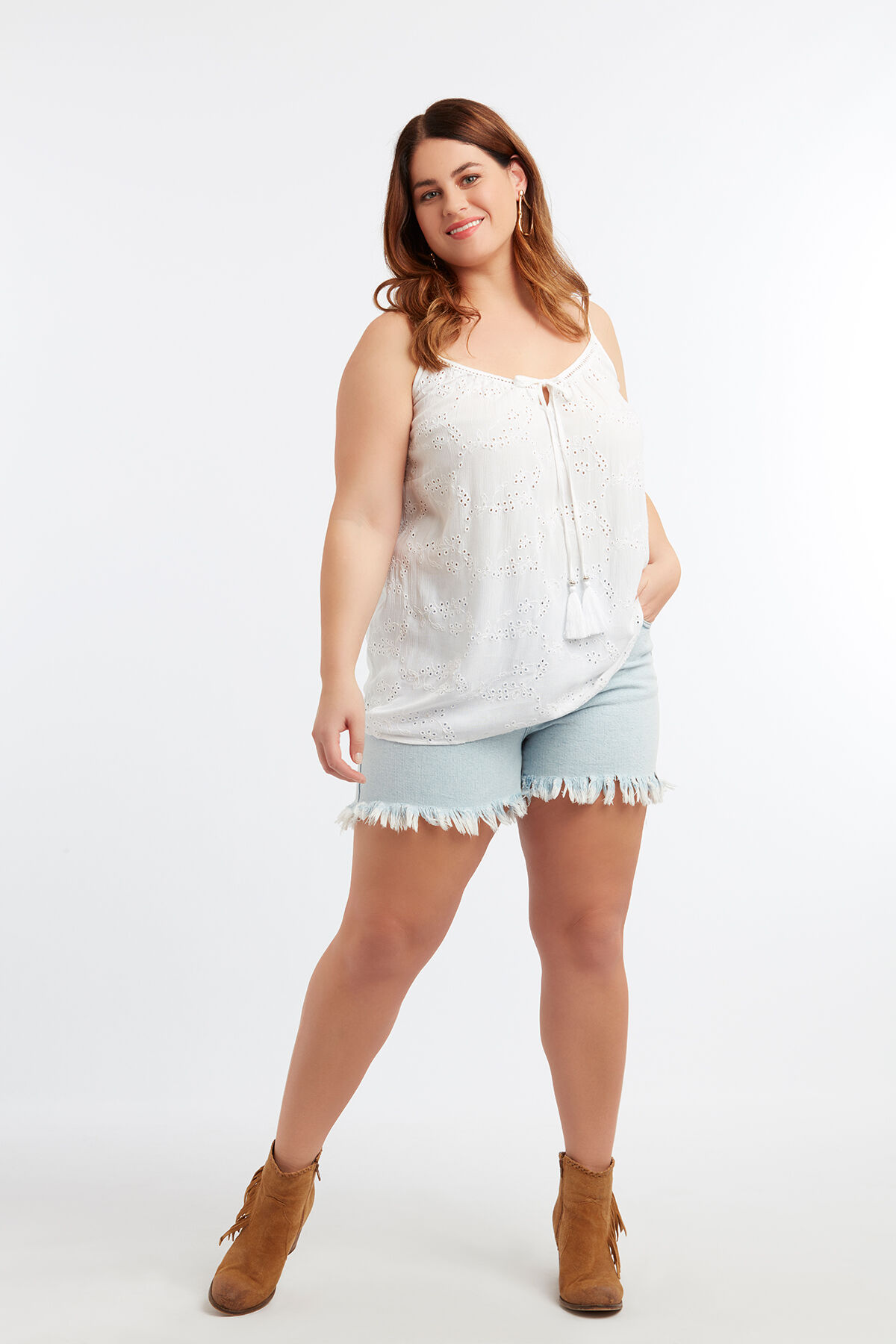 &Auml;rmellose Bluse mit Lochstickerei image number 3