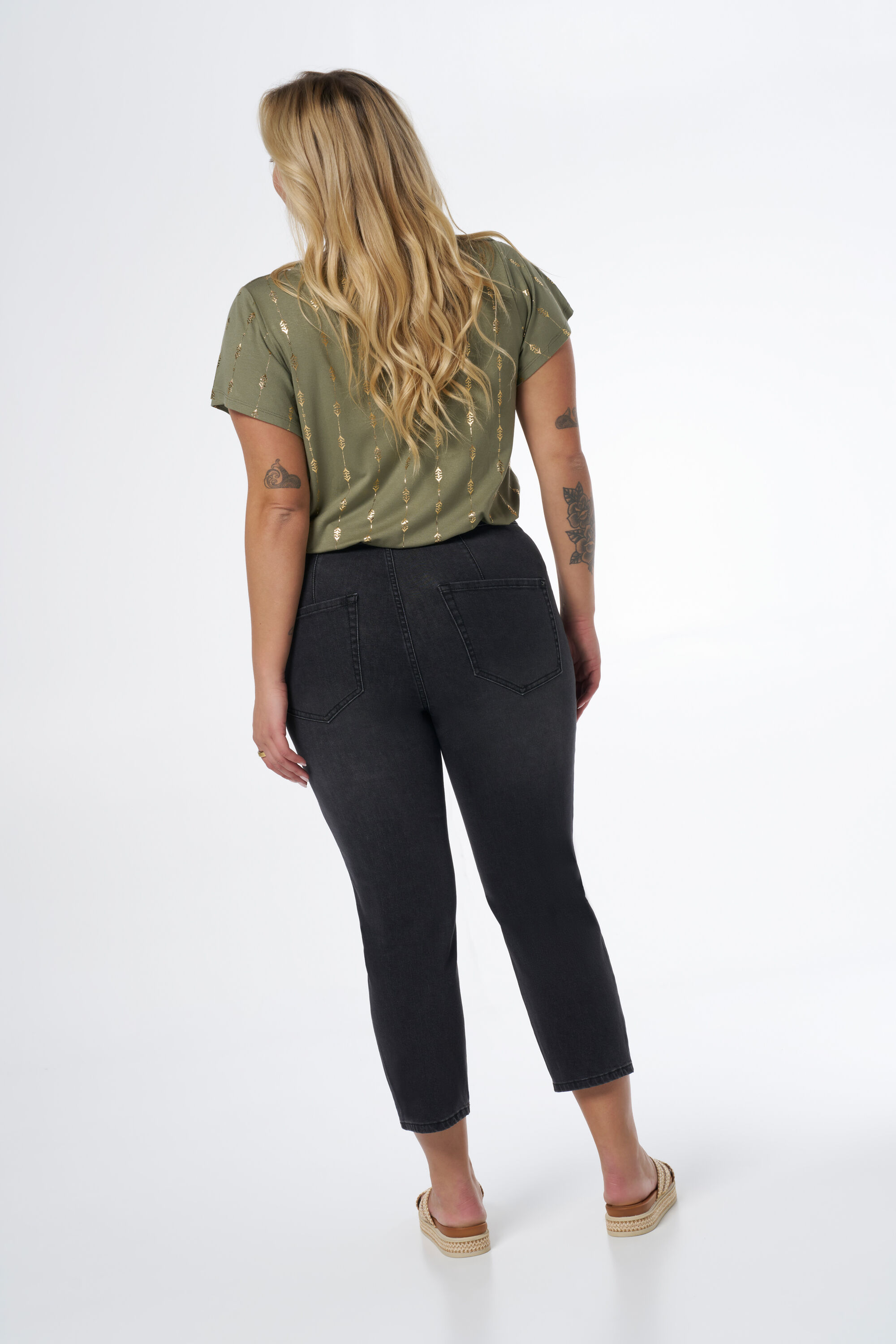 Jeans mit Kettendetails image number 3