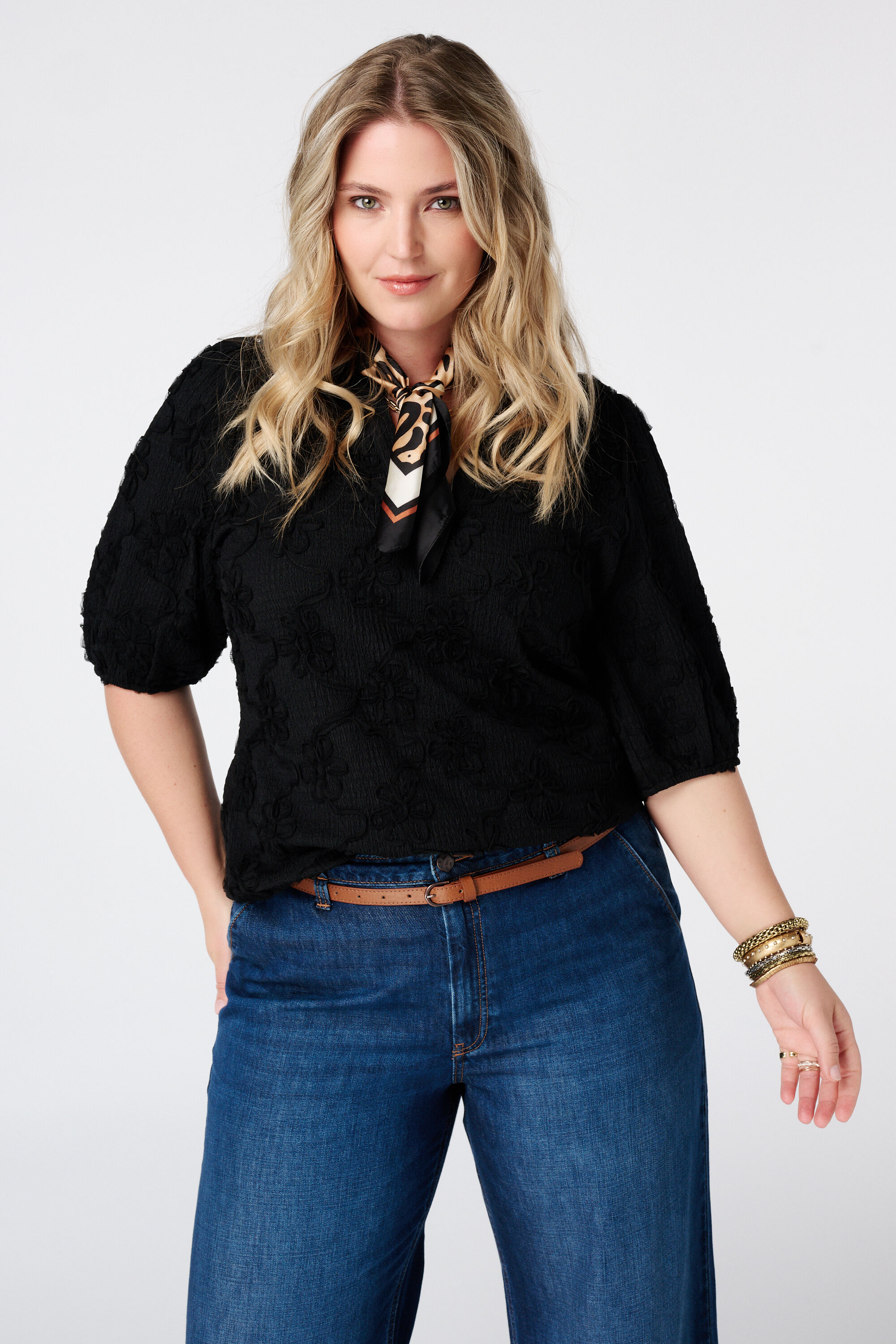 Top mit Blumenstruktur